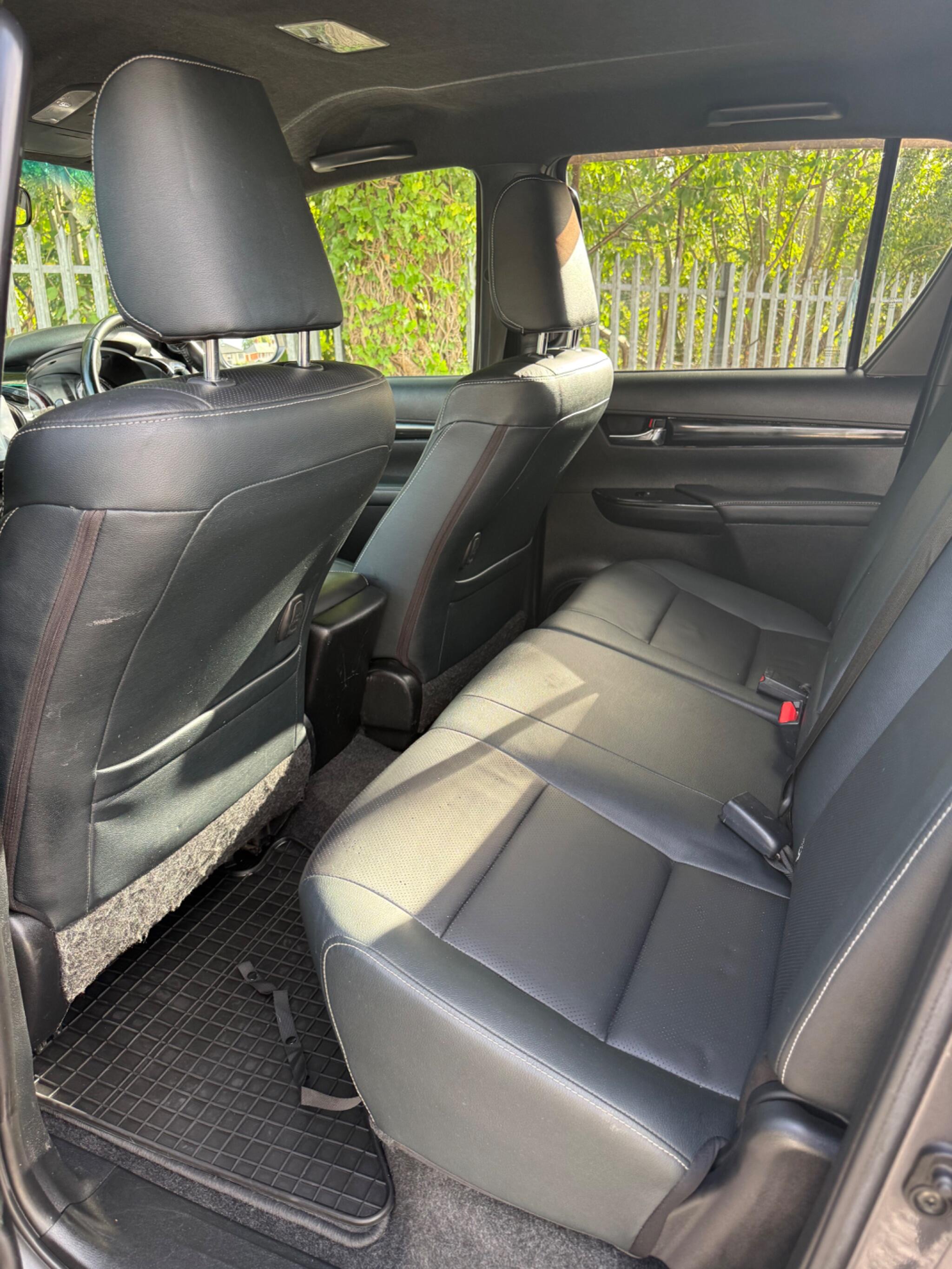 Toyota Hilux view 16