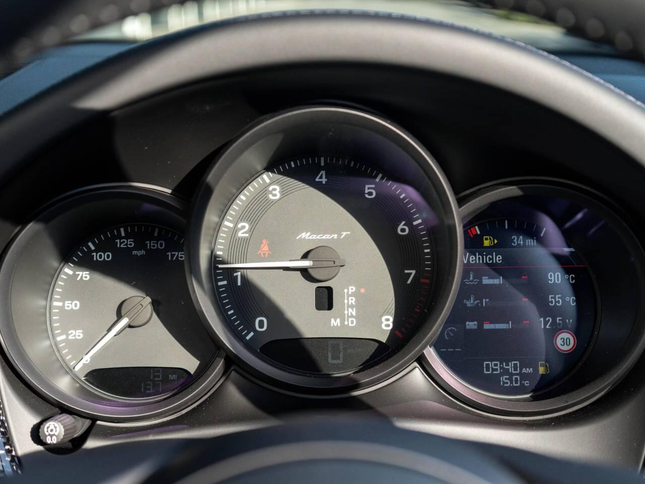 Porsche Macan view 37