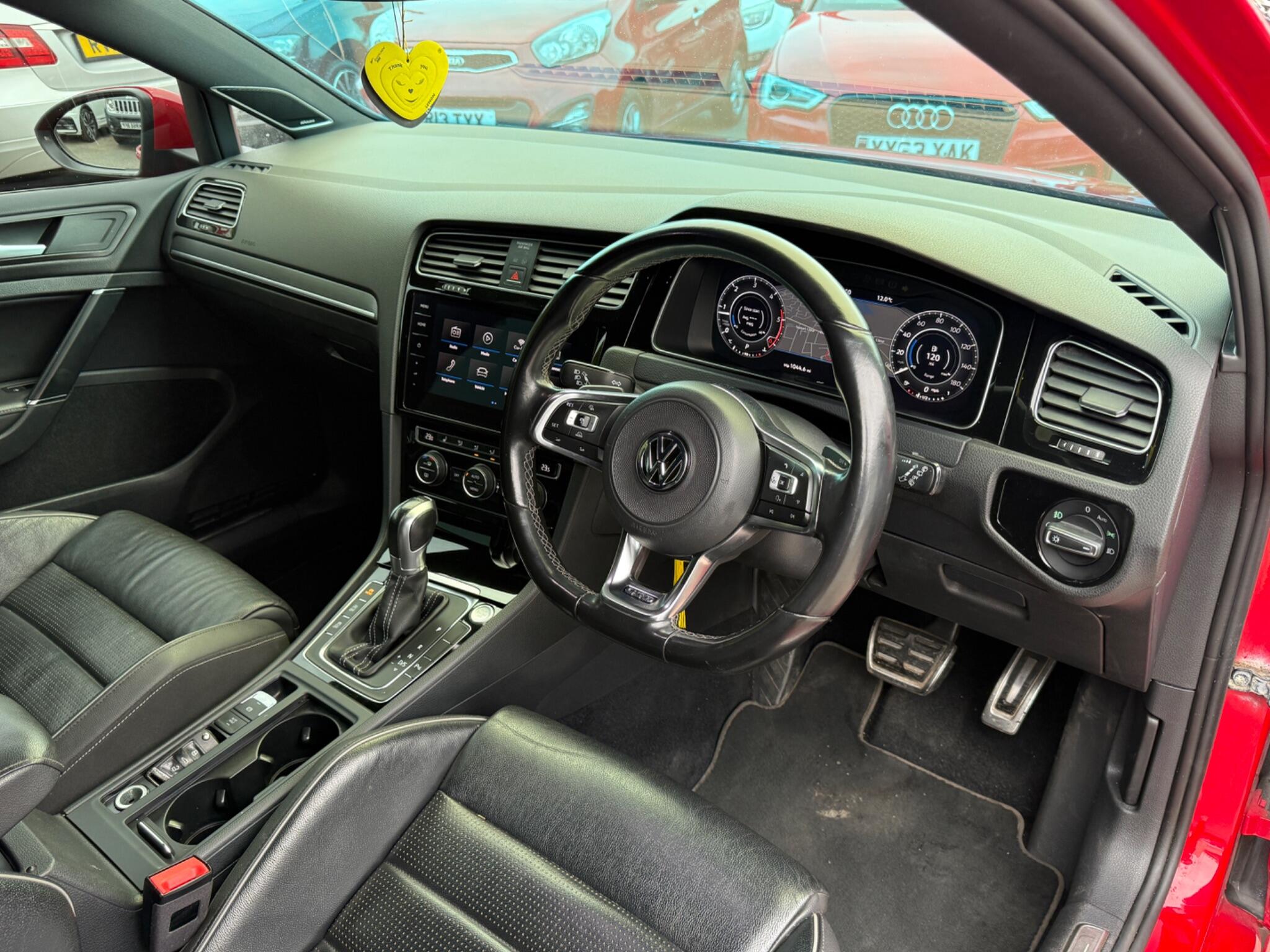 Volkswagen Golf - Image 11
