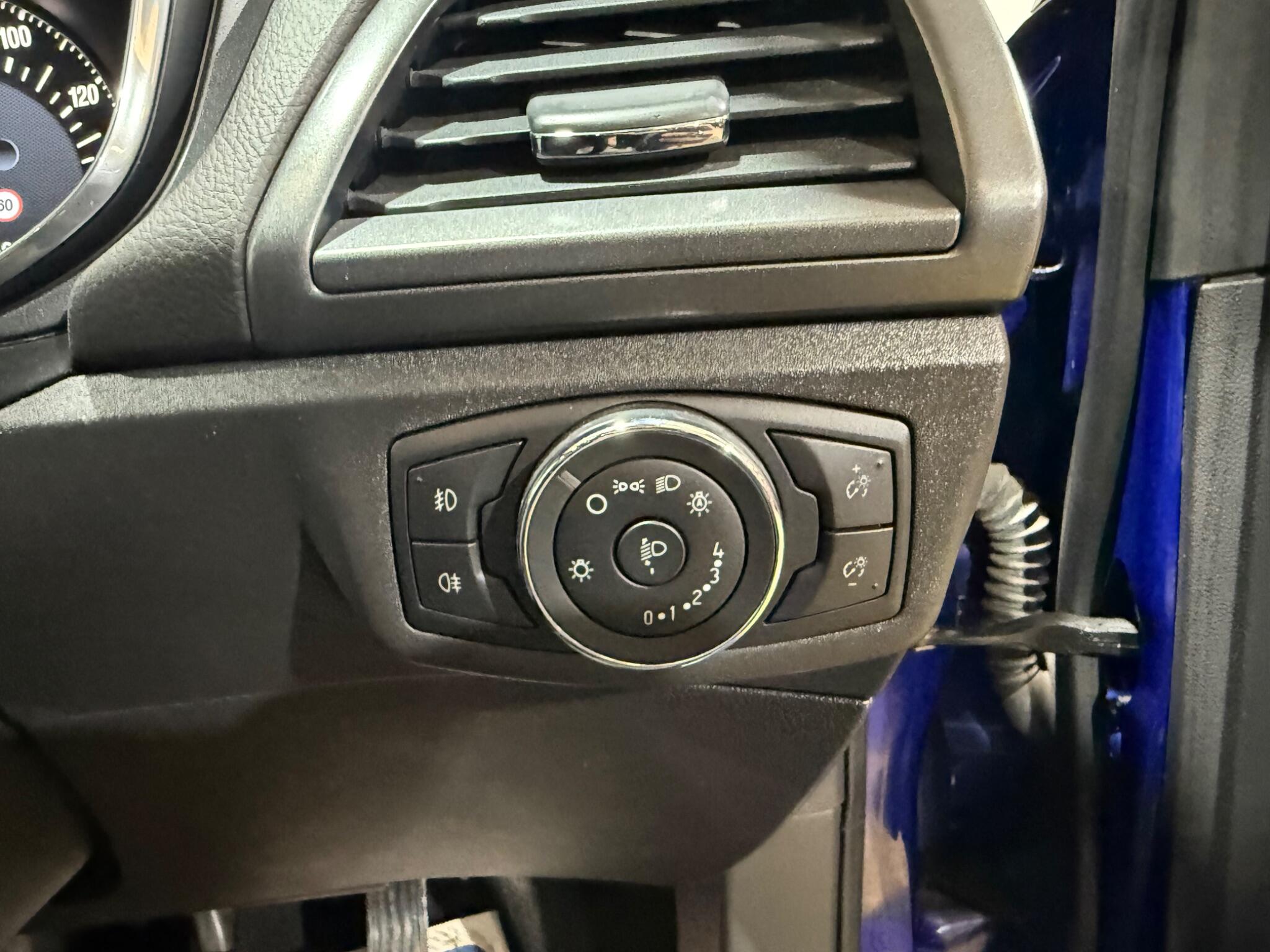 Ford Mondeo view 32
