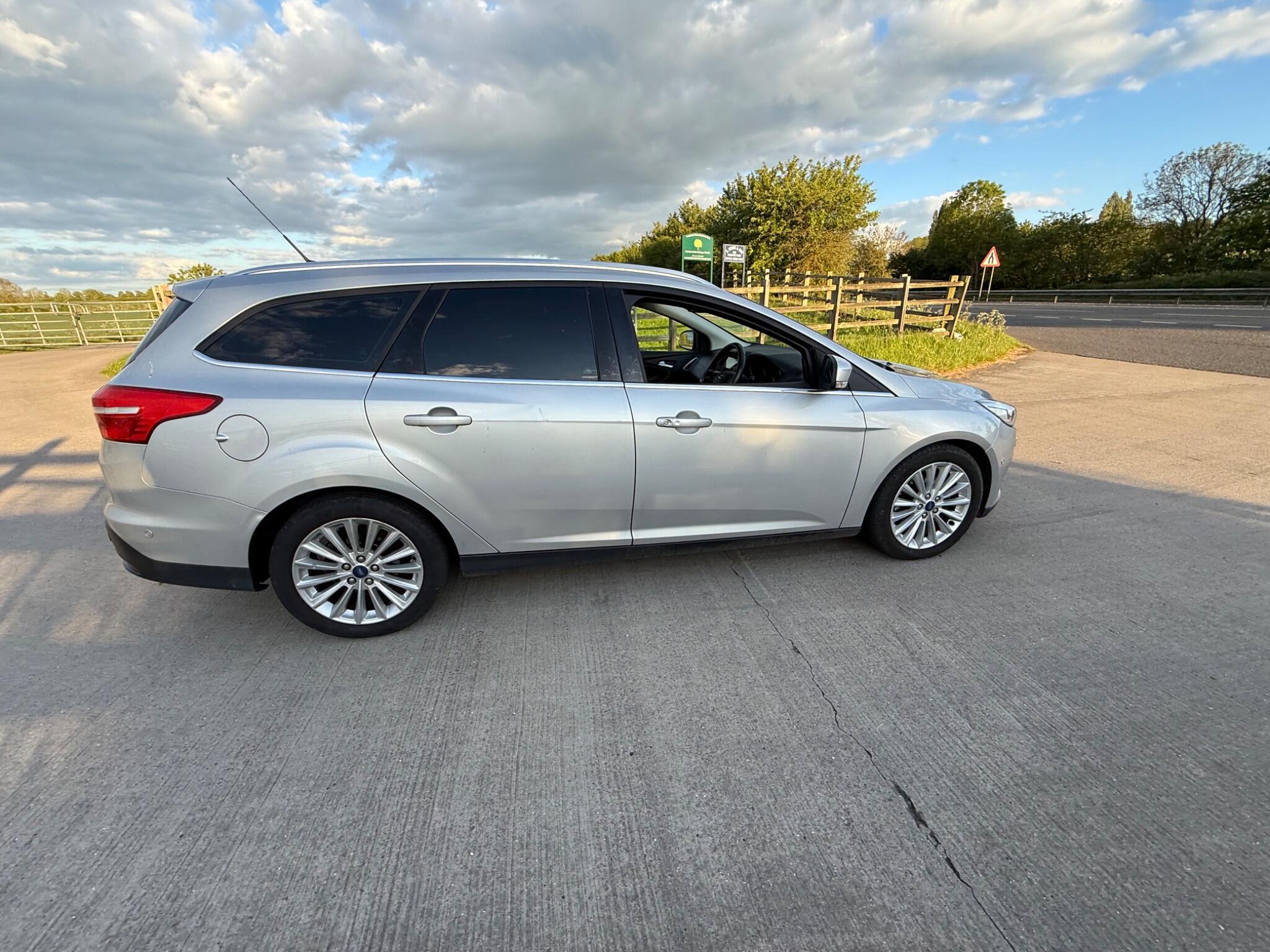 Ford Focus 1.5T EcoBoost Titanium X Euro 6 (s/s) 5dr — photo 26 of 126