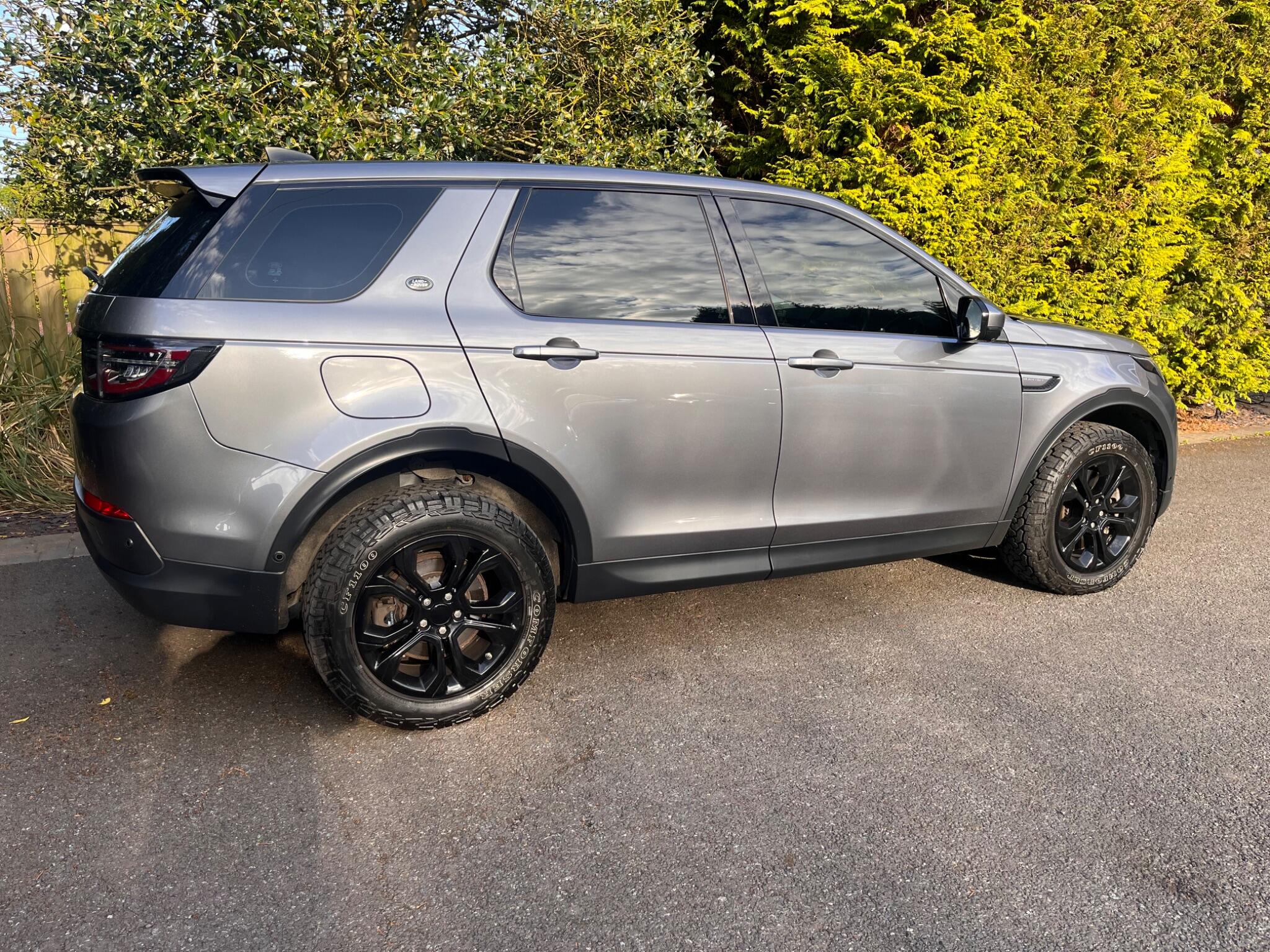 Land Rover Discovery Sport view 17