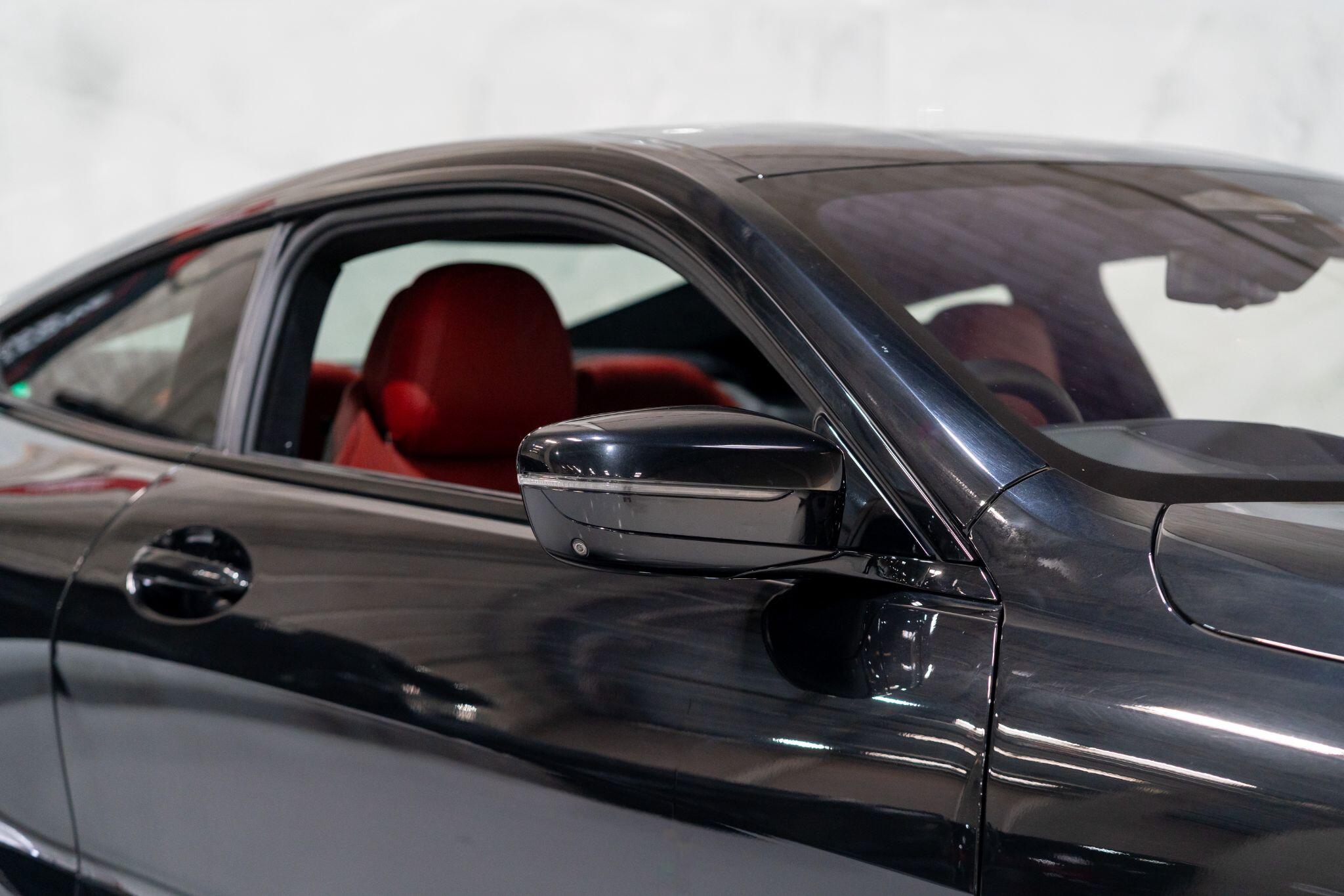 BMW 8 Series view 10