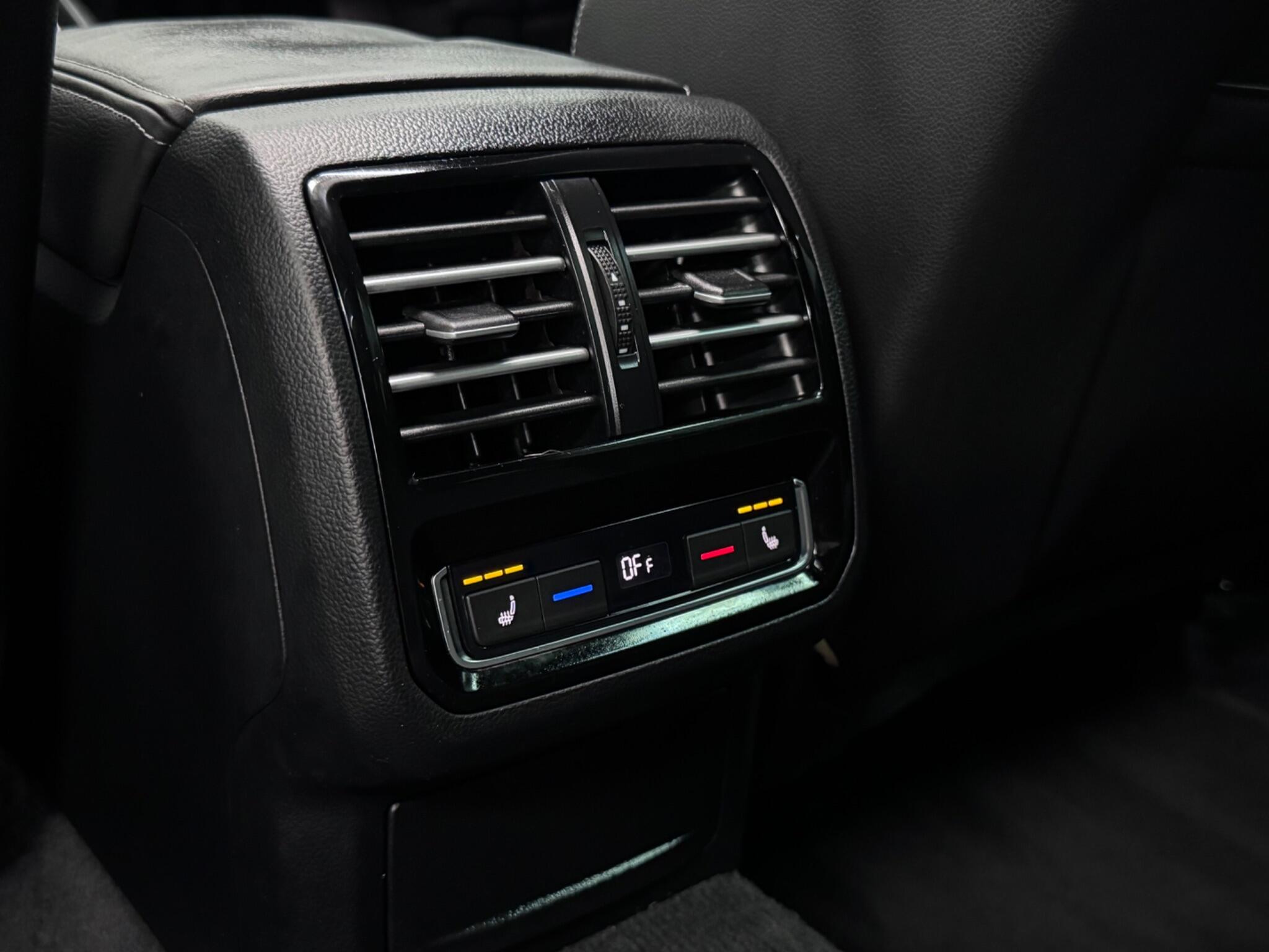 Volkswagen Passat view 19