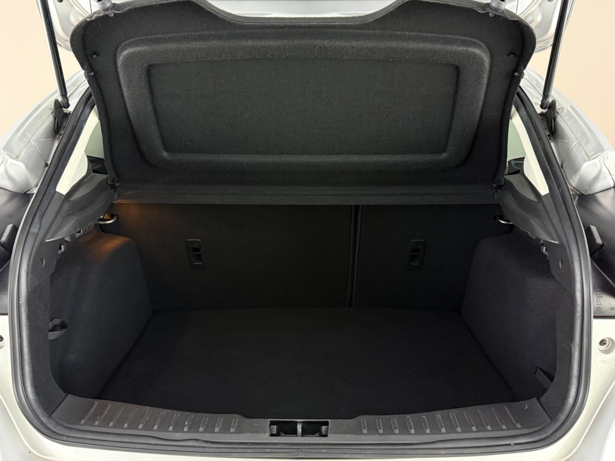Ford Focus view 10