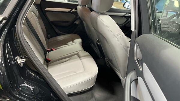 Audi Q3 view 10