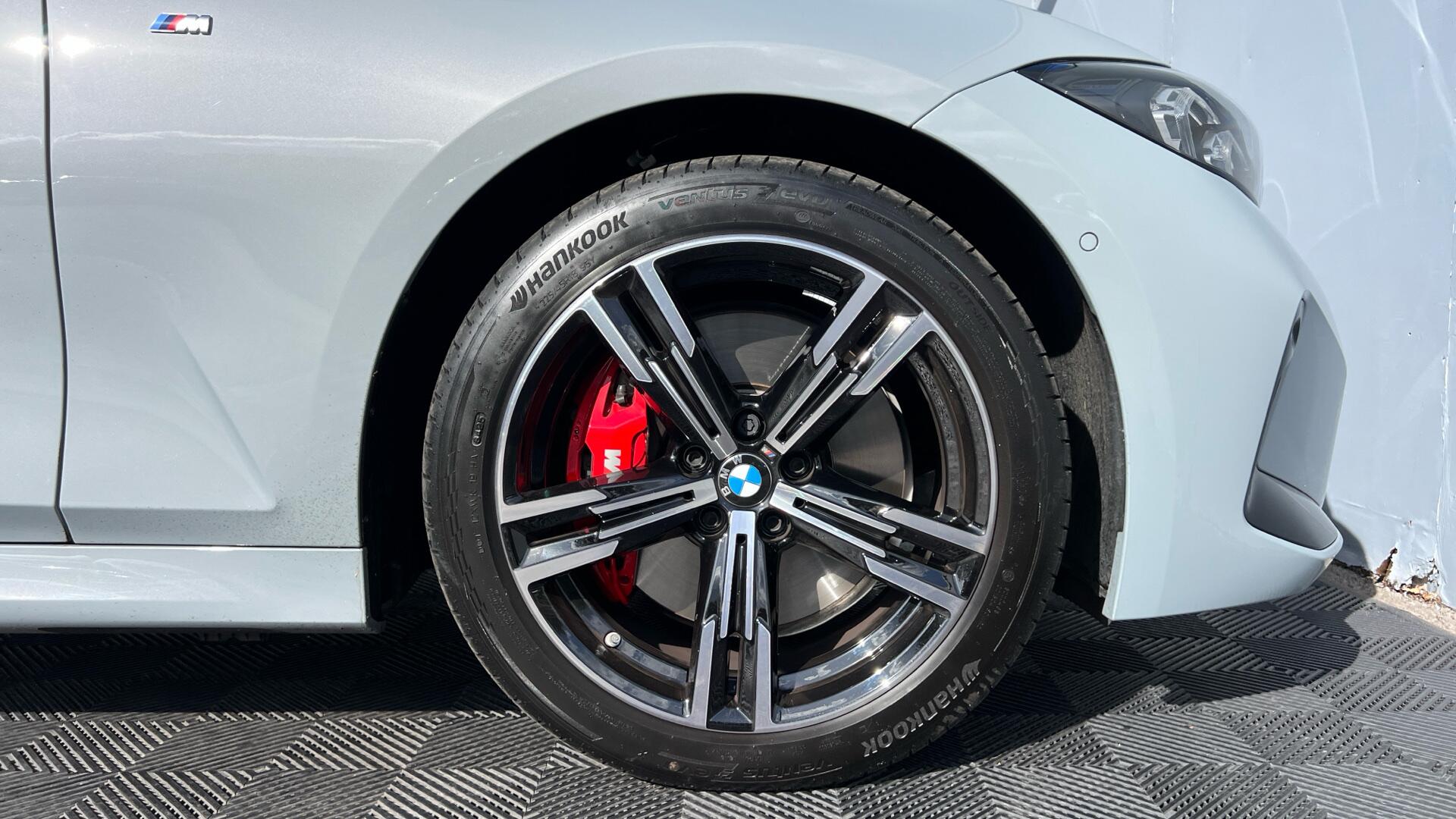 BMW 3 Series view 14