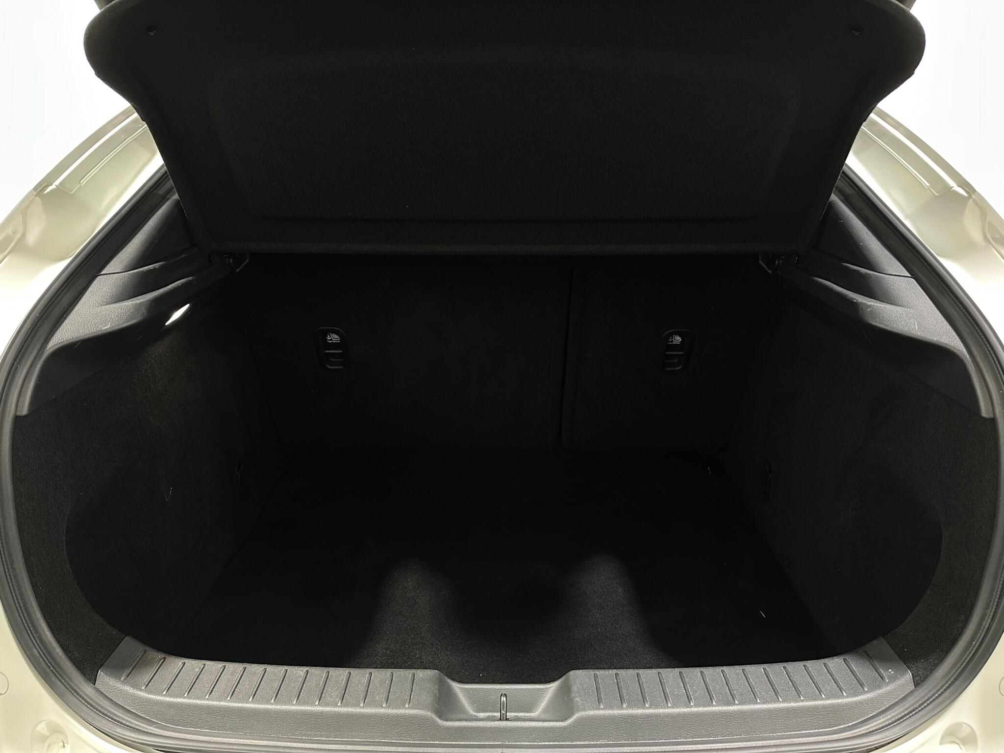 Mazda CX-30 view 48