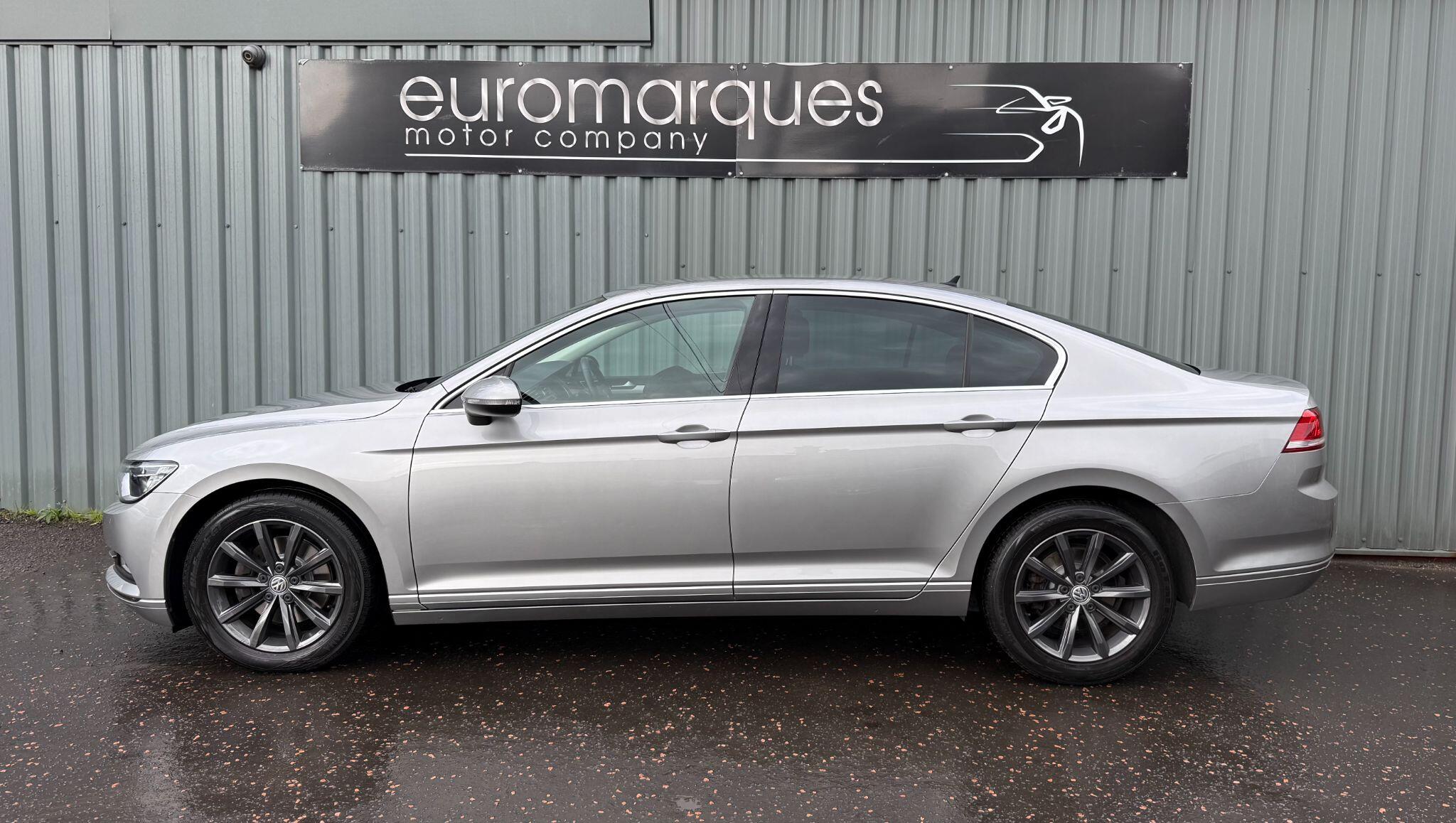 Volkswagen Passat view 8