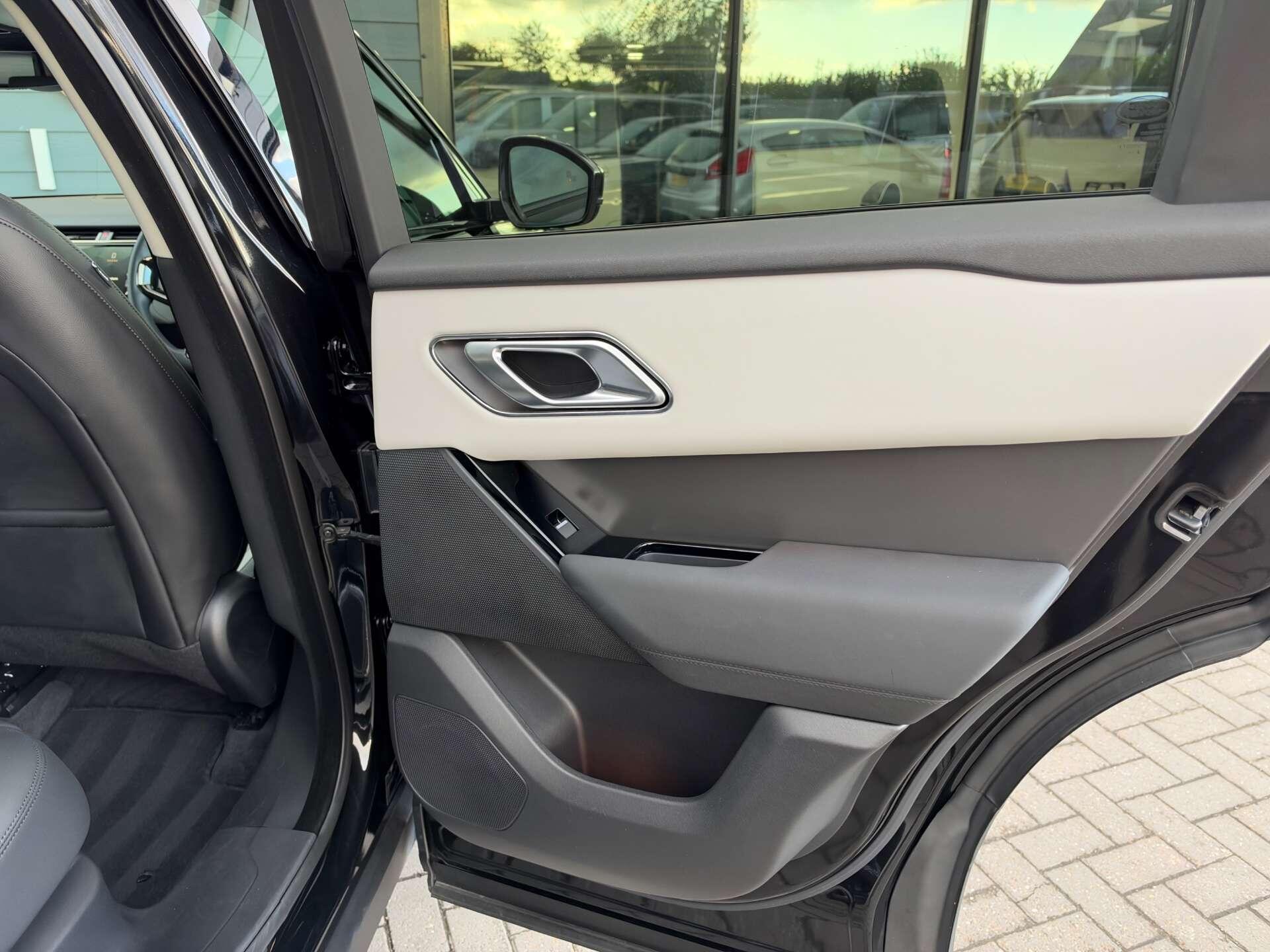 Land Rover Range Rover Velar view 29