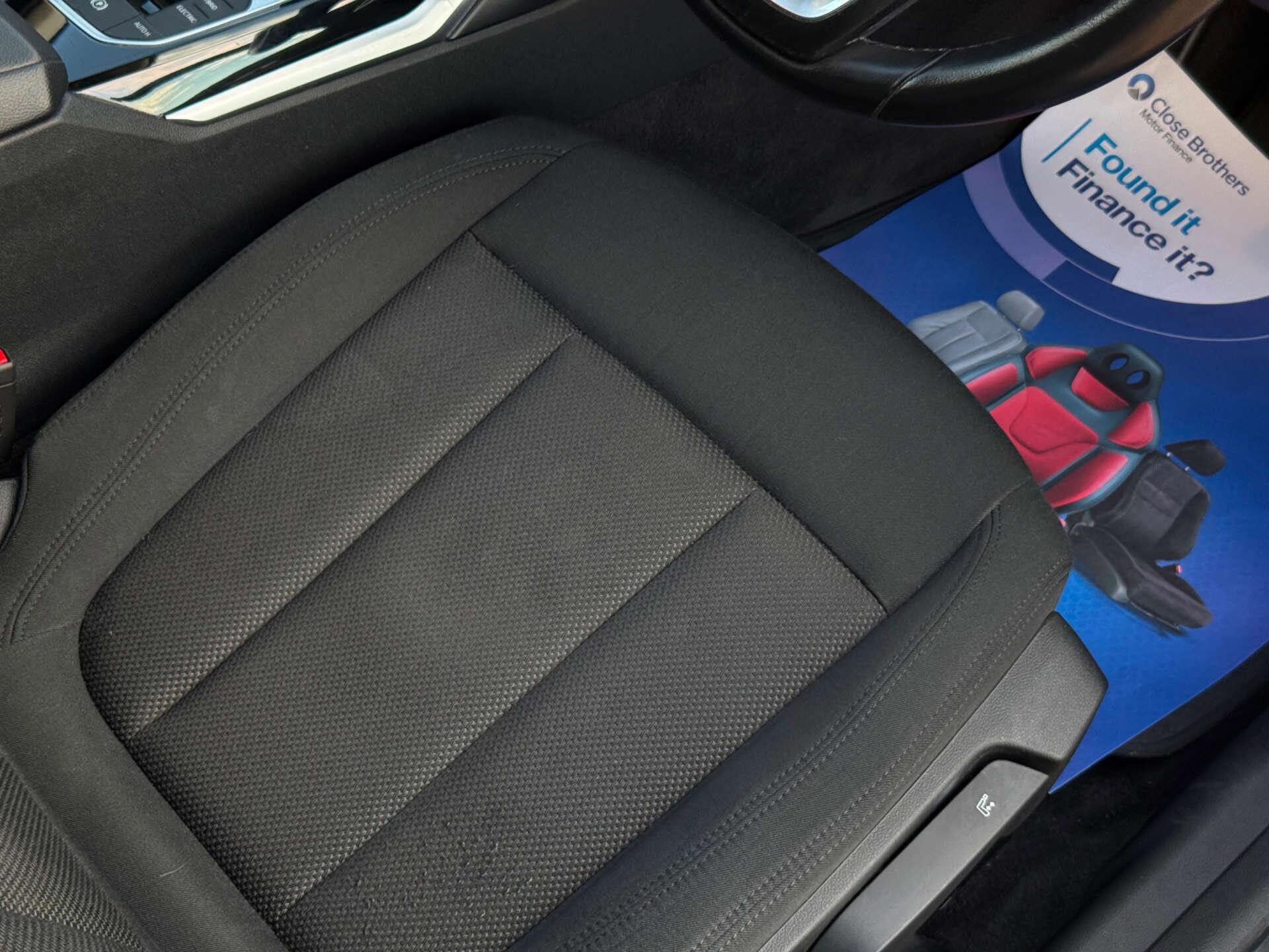 BMW 3 Series view 20