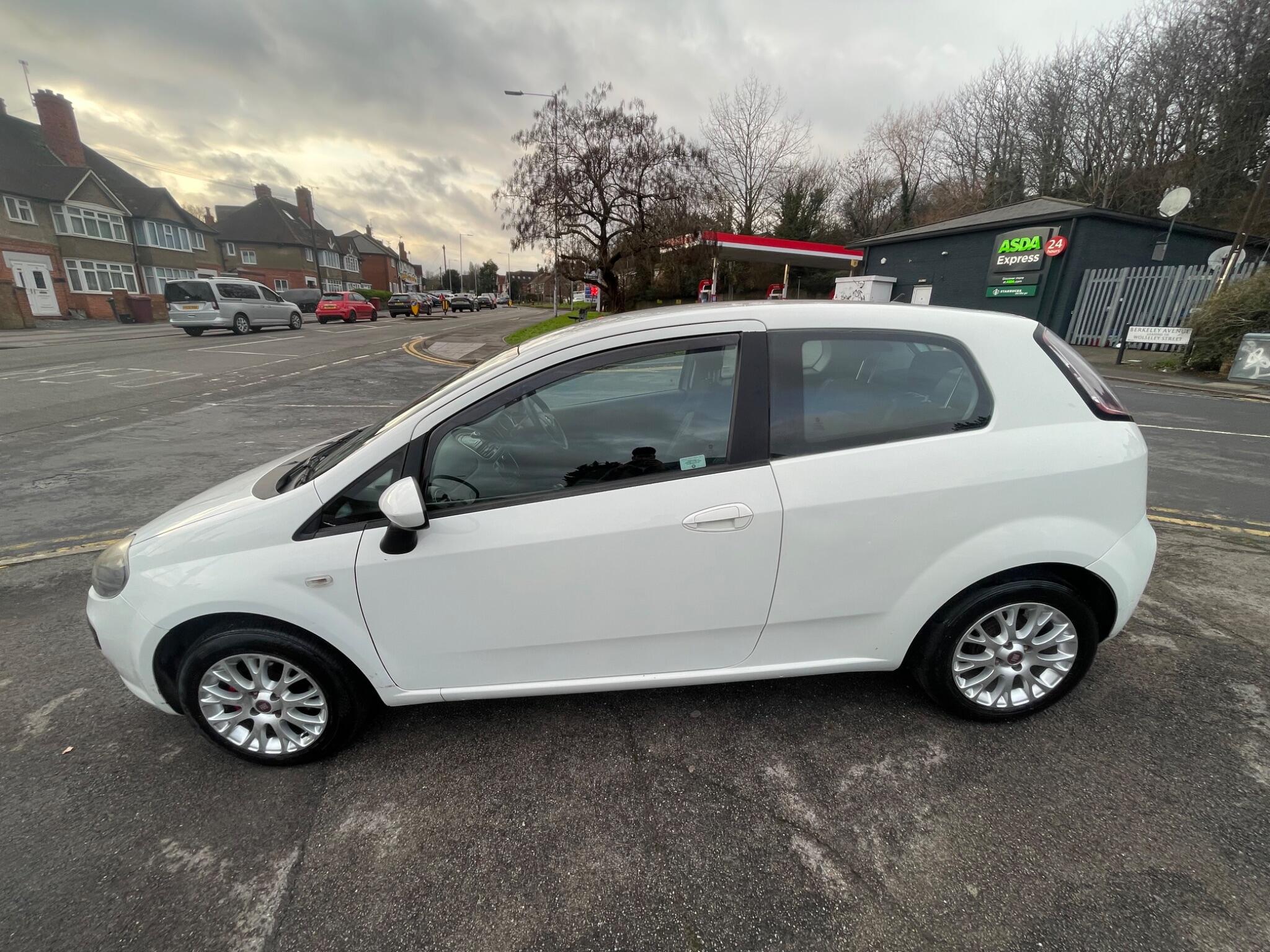 2011 Fiat Punto Evo image 10