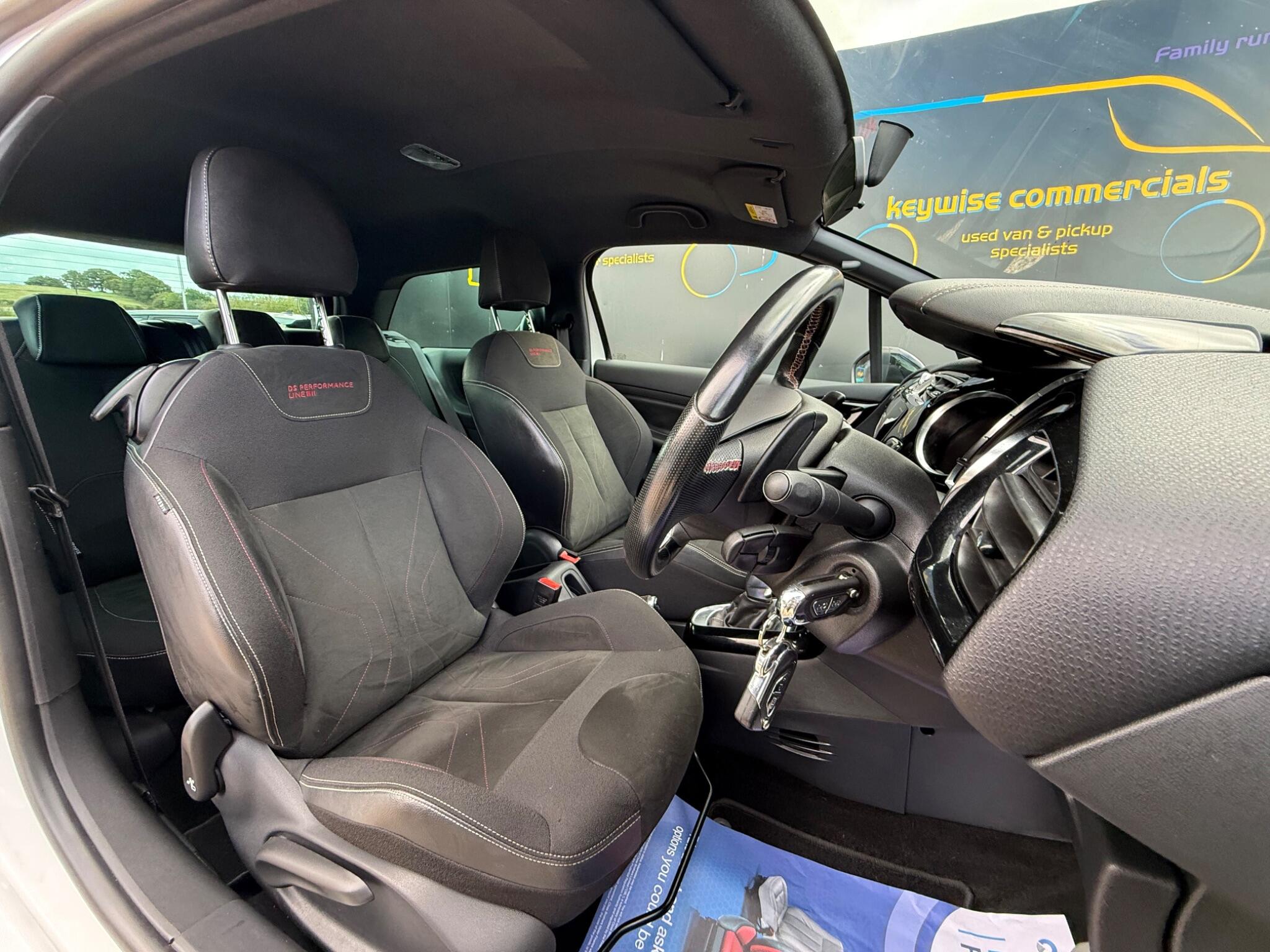 DS Automobiles DS 3 view 19
