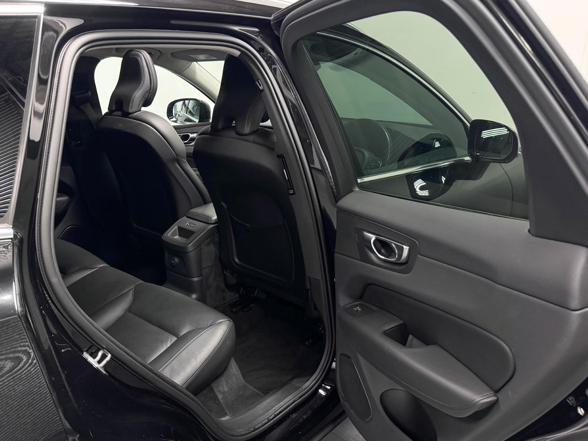 Volvo XC60 view 28