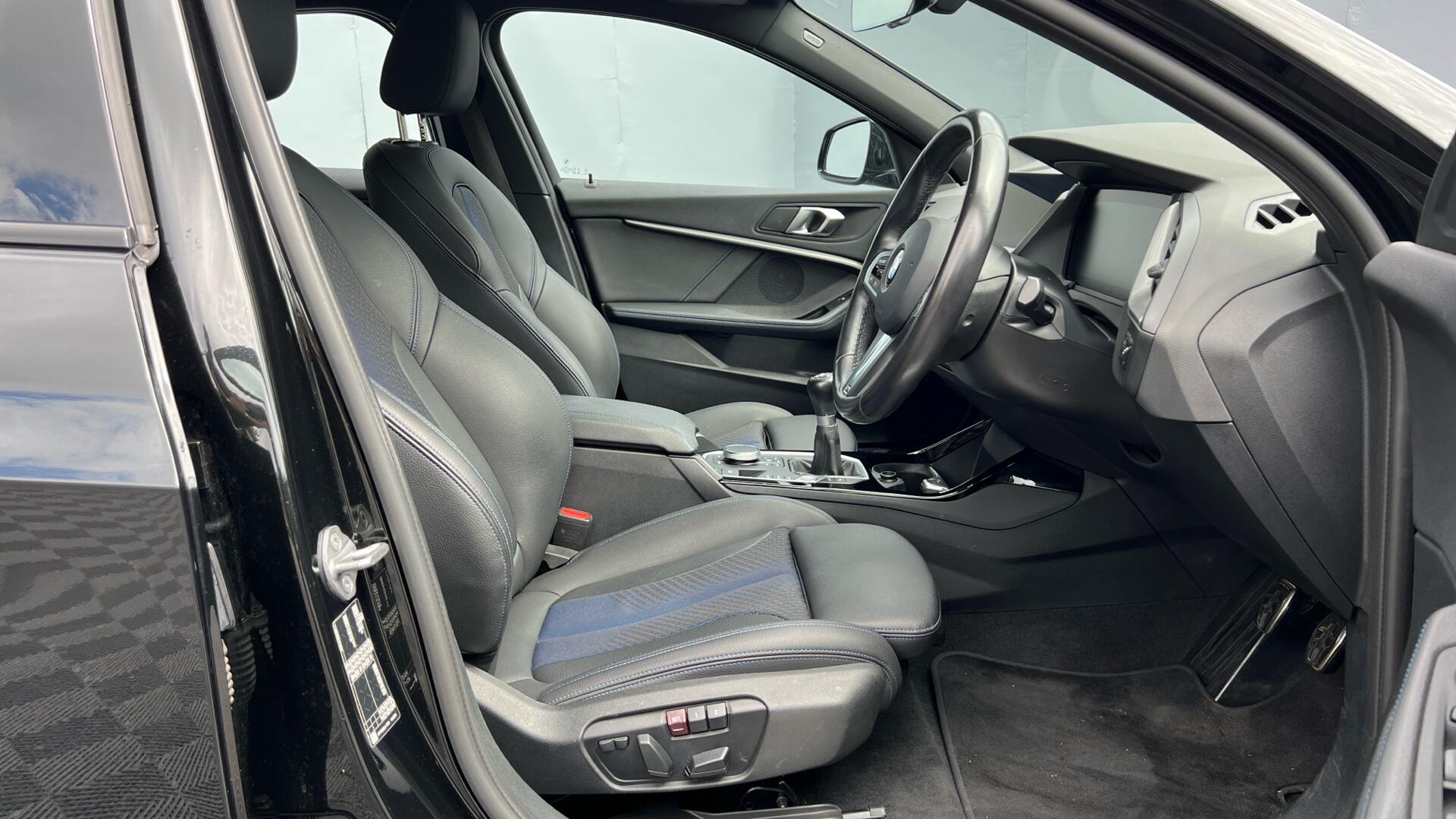 BMW 1 Series view 11