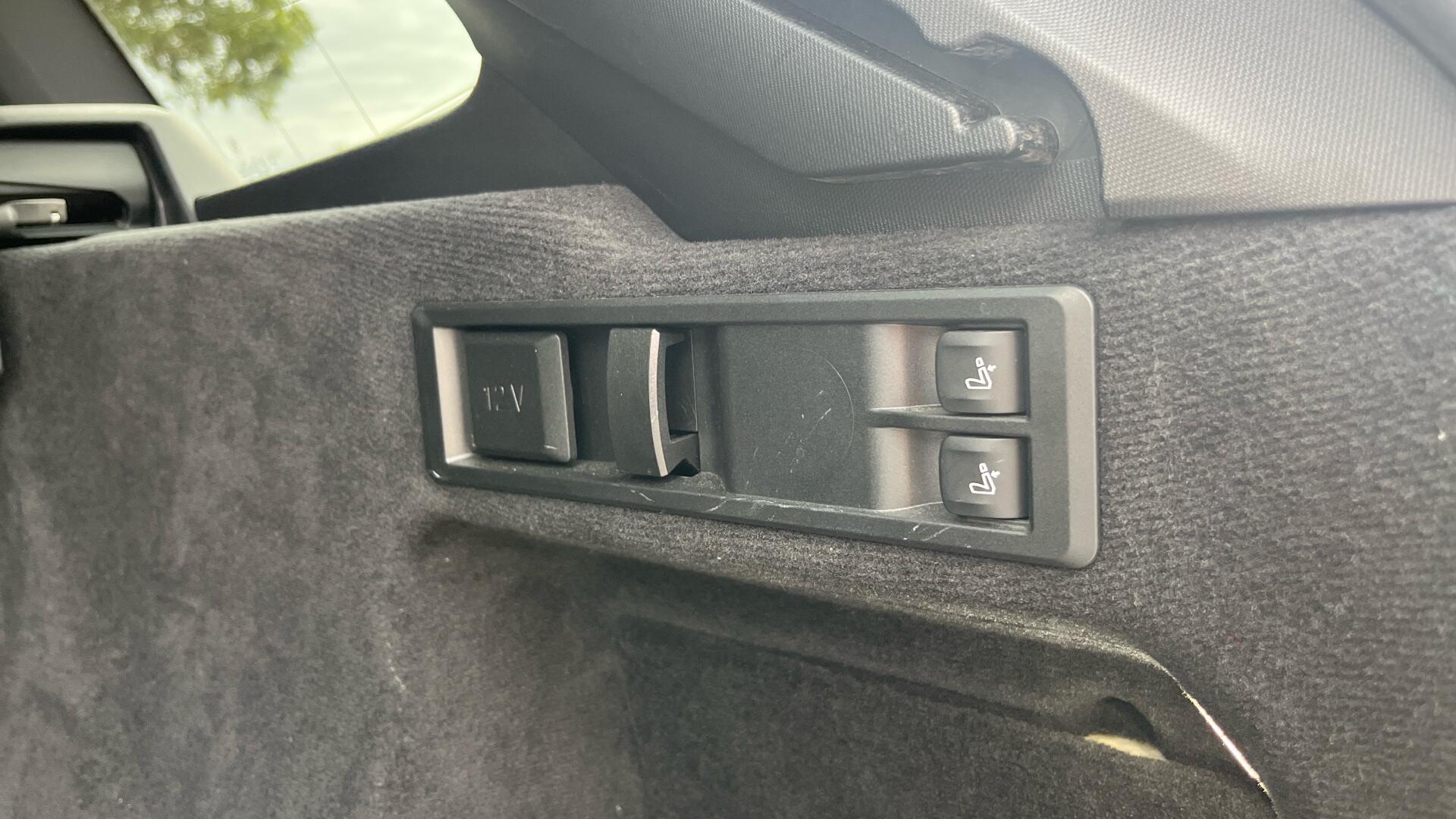 BMW 3 Series view 28