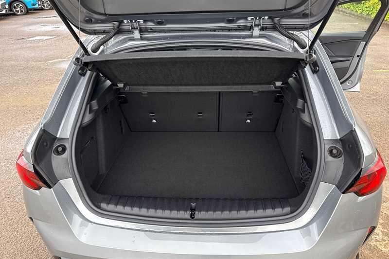BMW 1 Series view 24