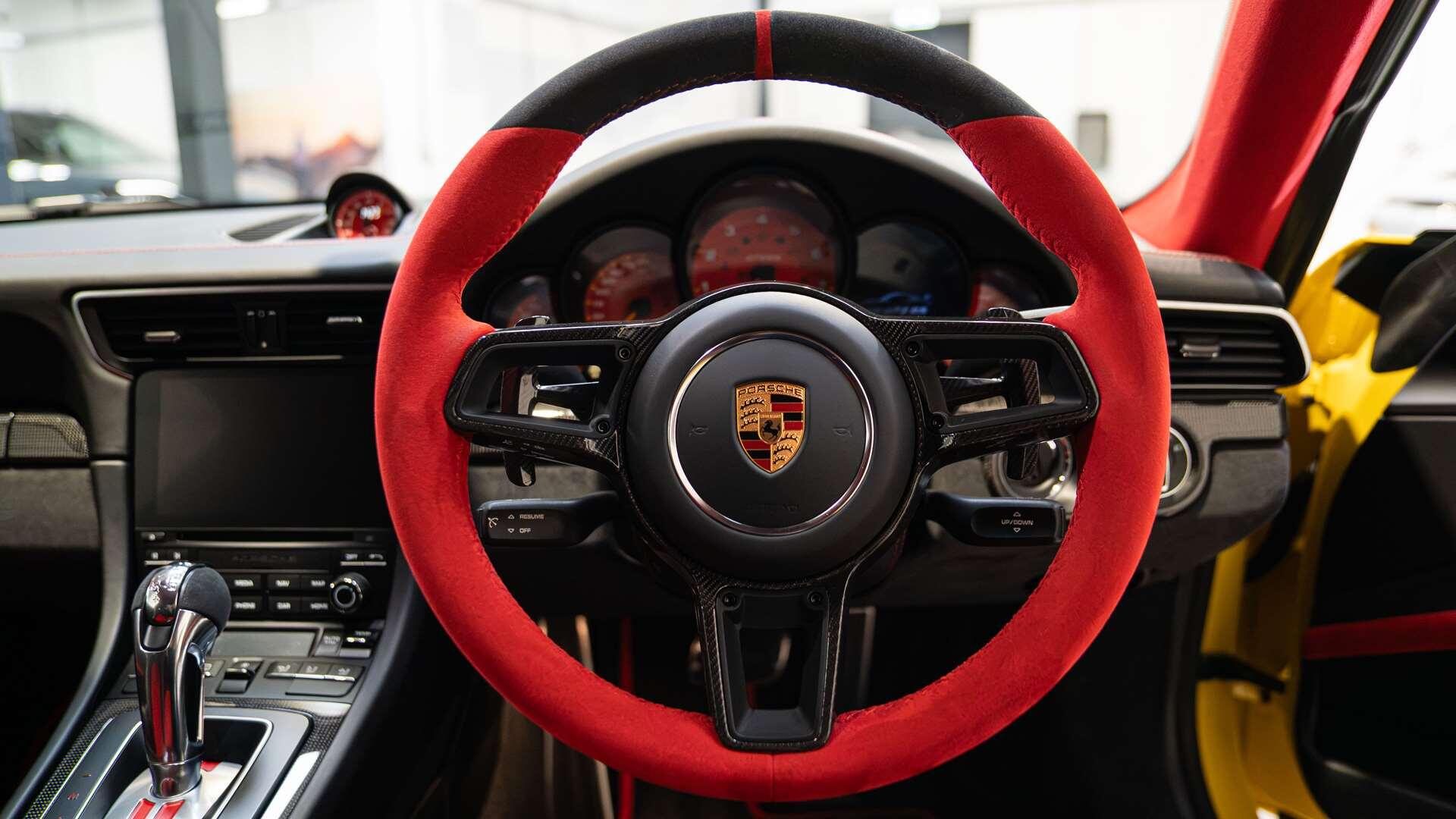 Porsche 911 view 11