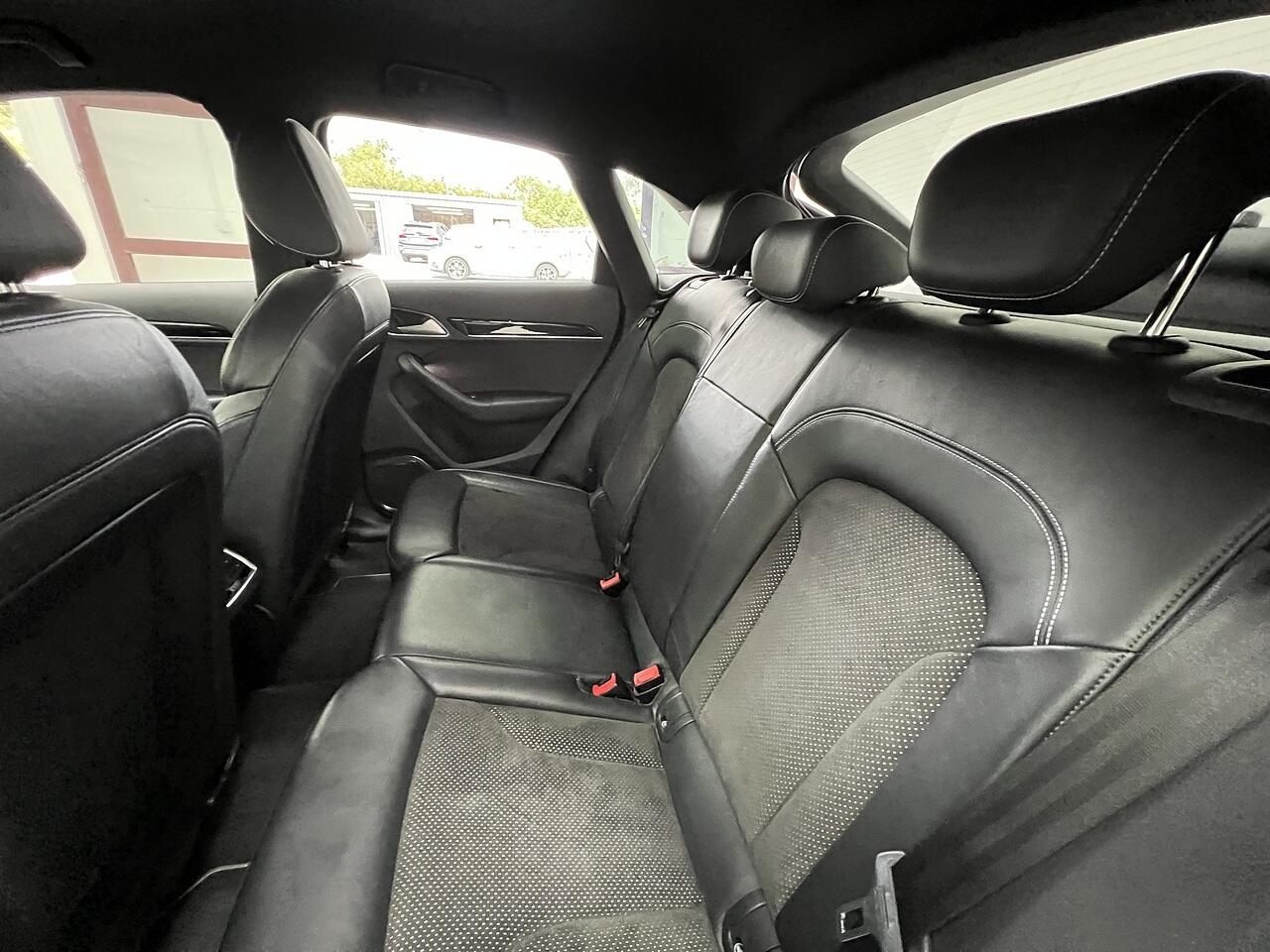 Audi Q3 view 17