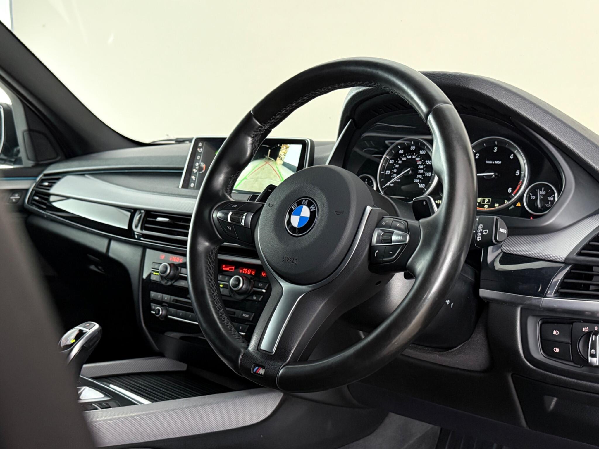 BMW X5 view 3