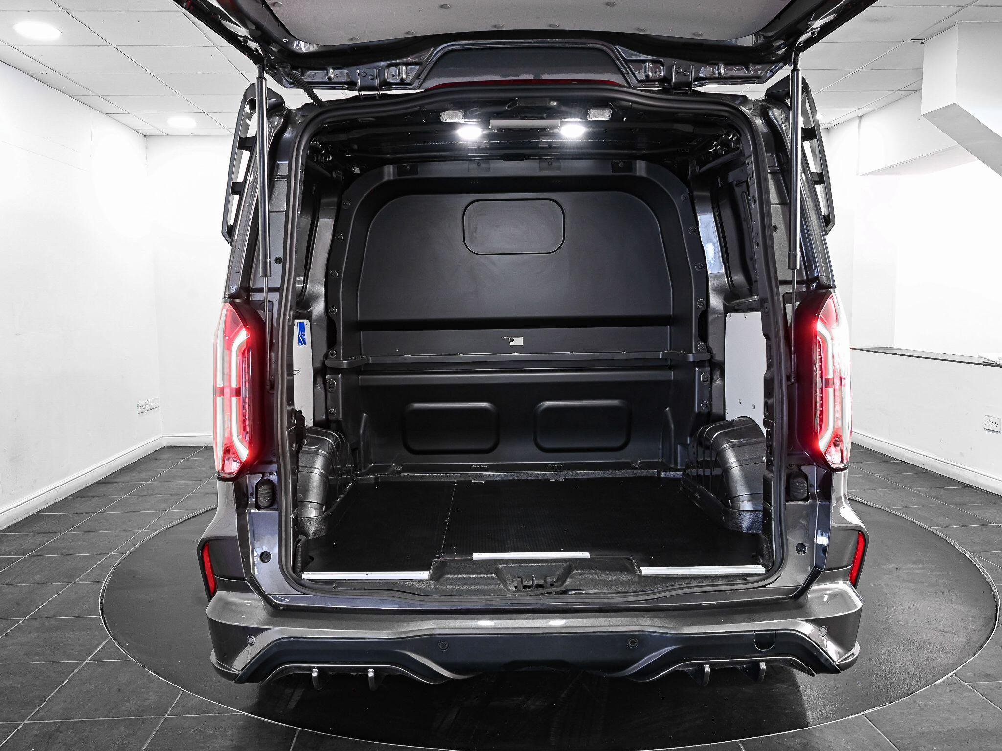 Ford Transit Custom view 44