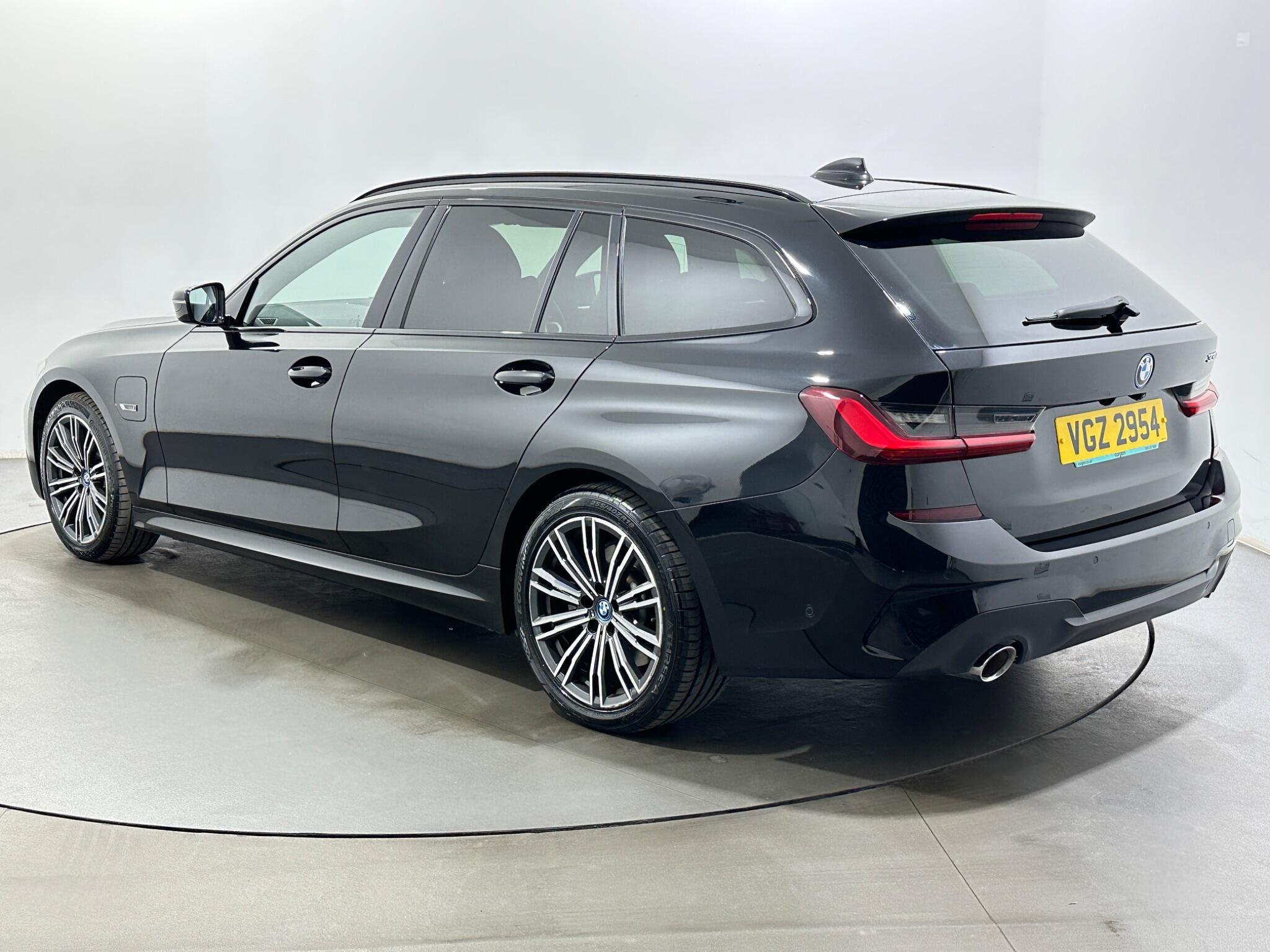 BMW 3 Series view 6