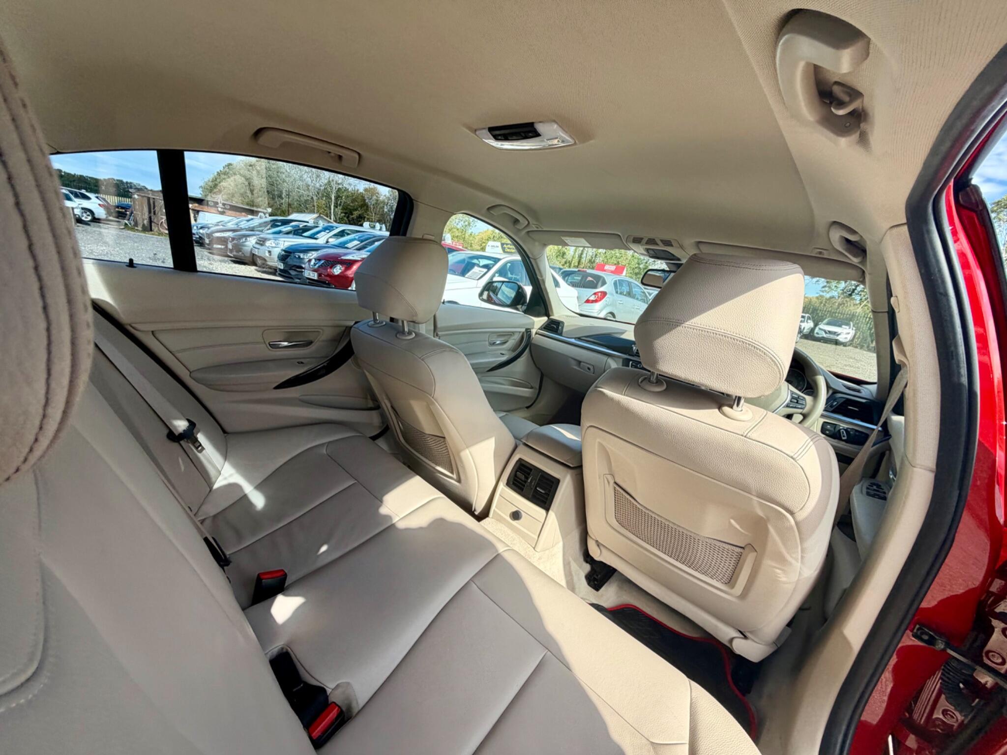 BMW 3 Series view 35