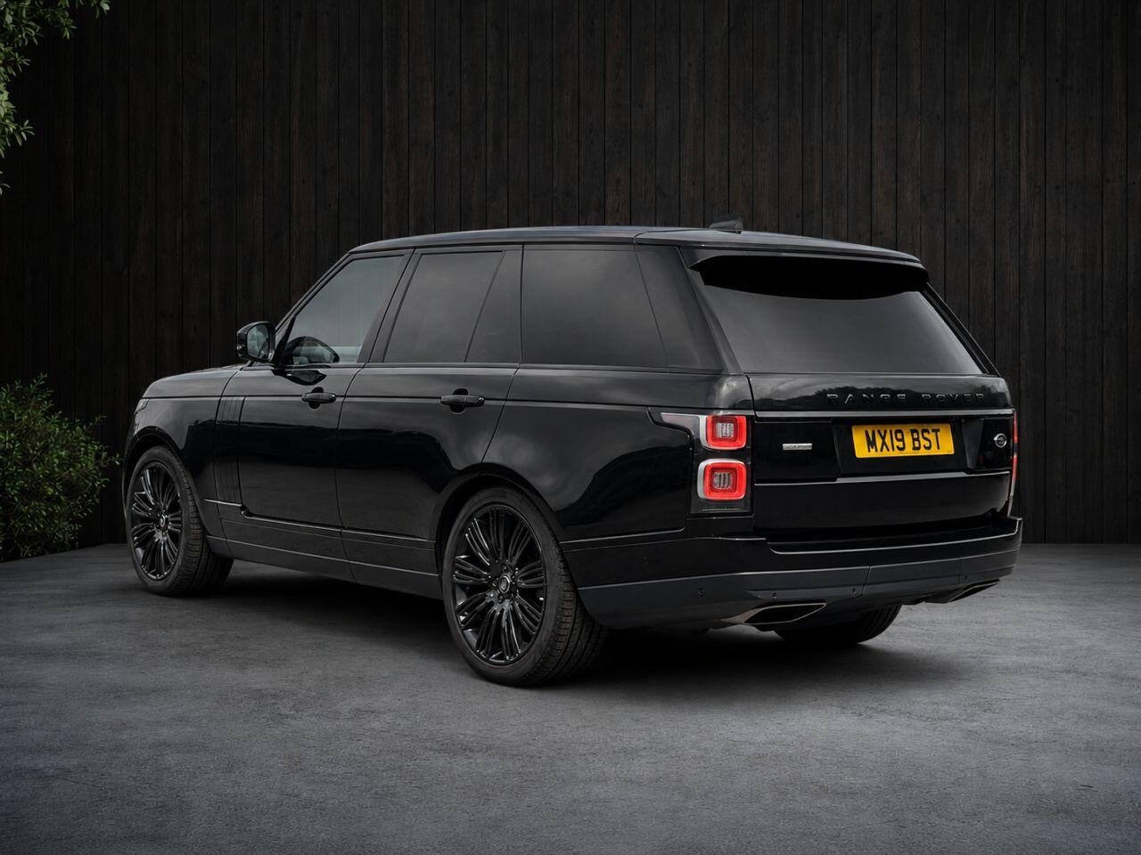 Land Rover Range Rover view 3