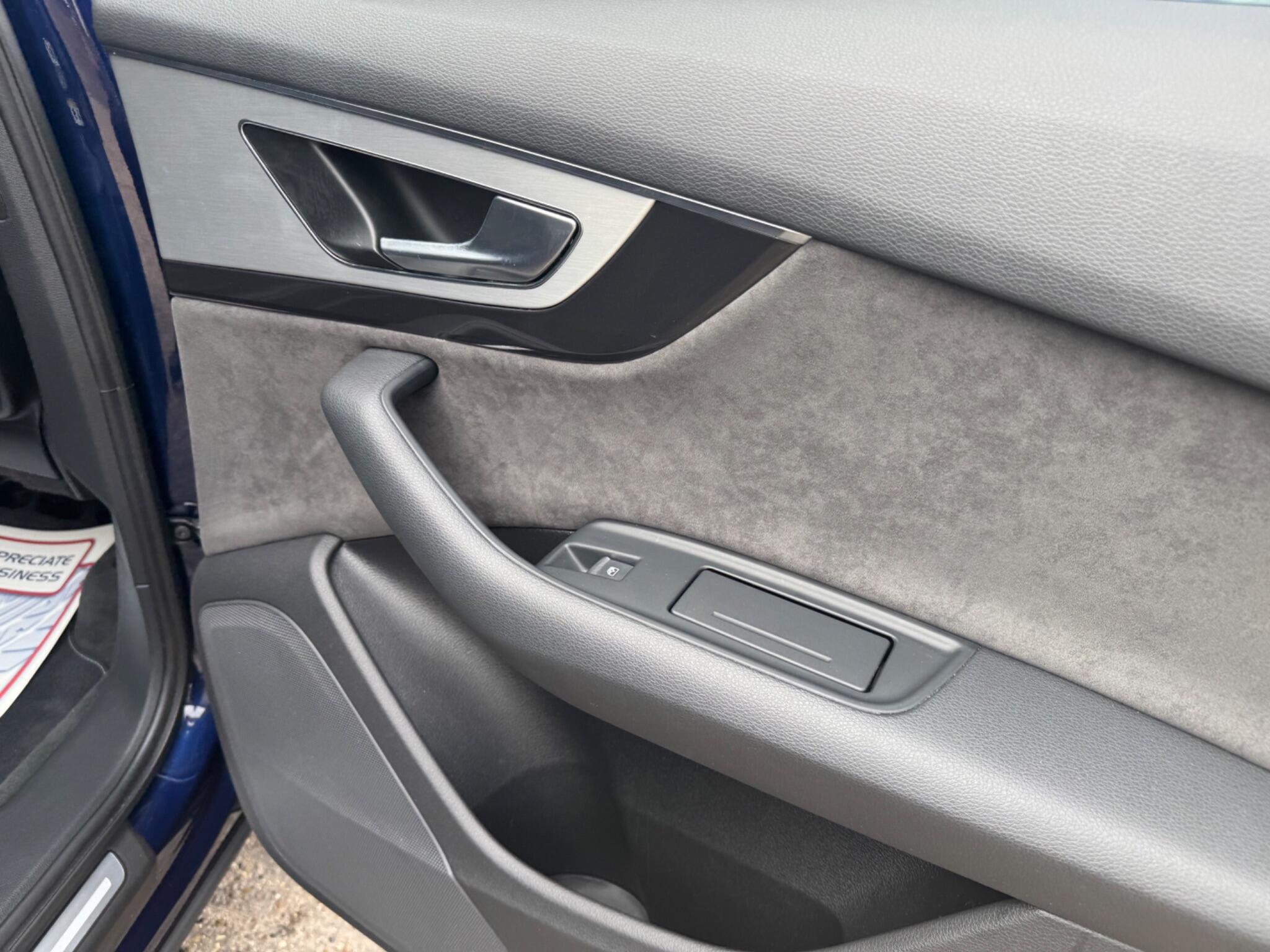 Audi Q7 view 38