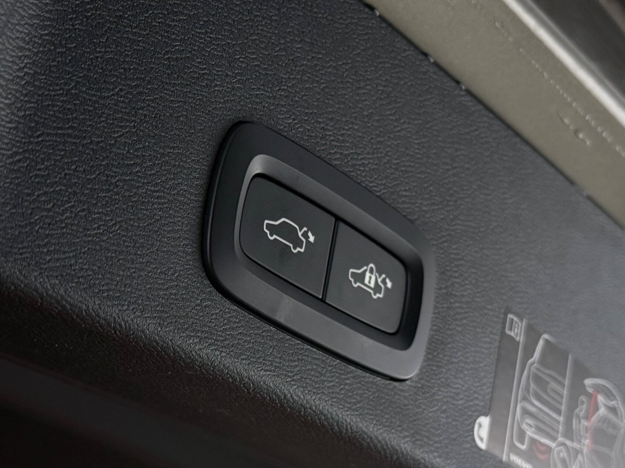 Volvo XC40 view 11