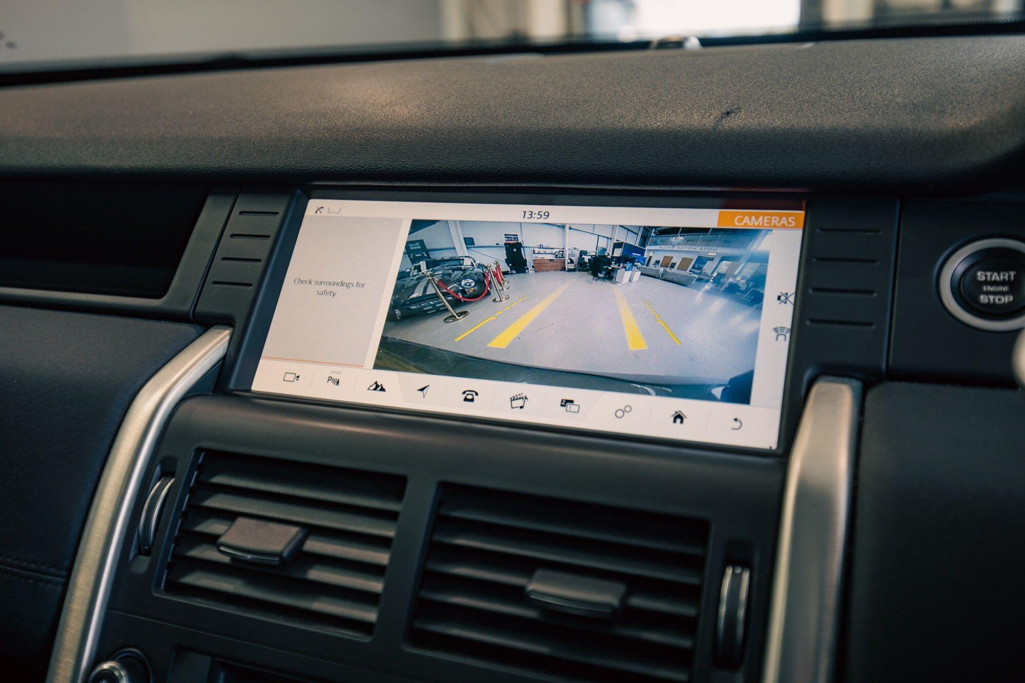 Land Rover Discovery Sport view 17