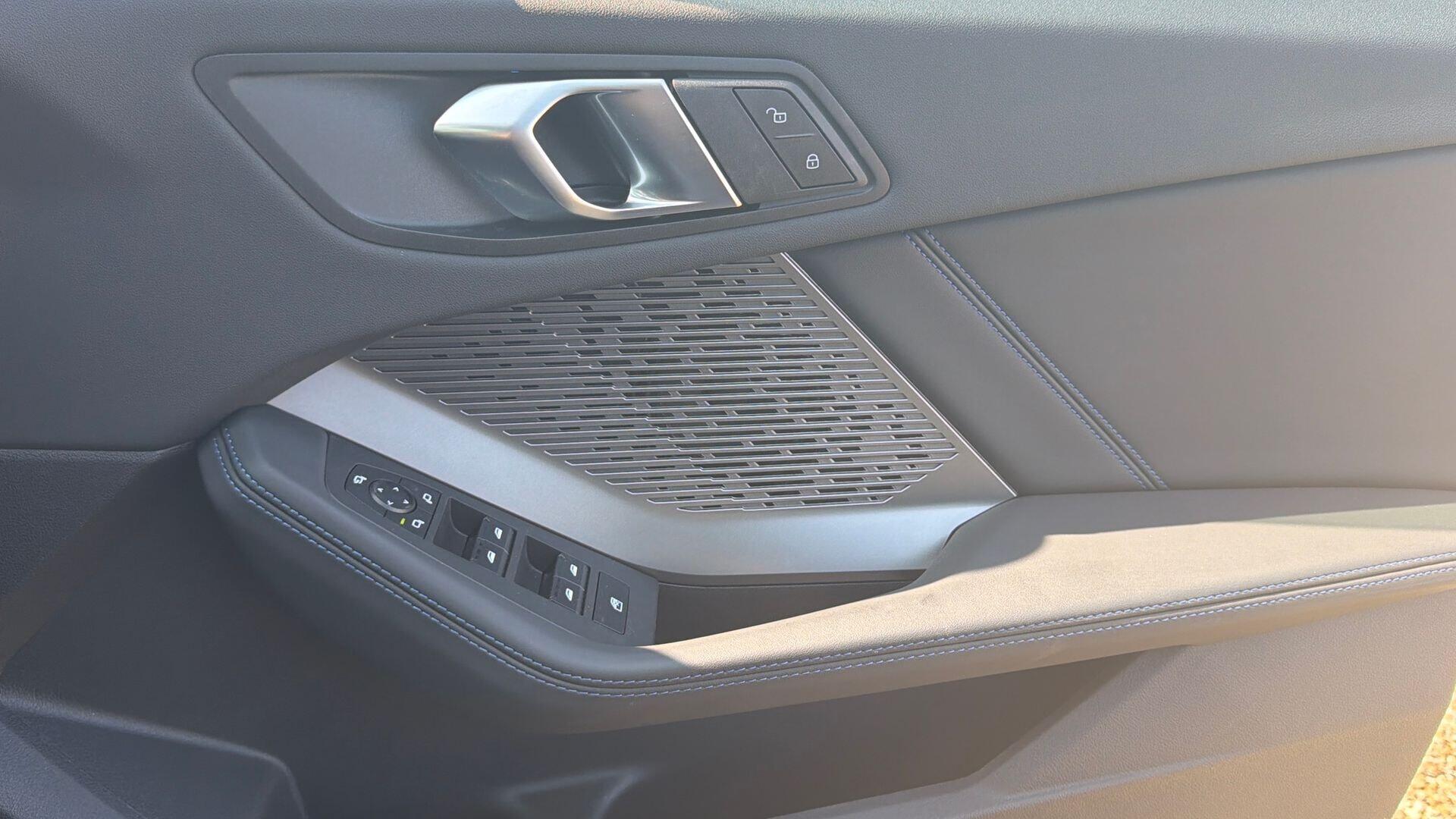 BMW 2 Series view 21