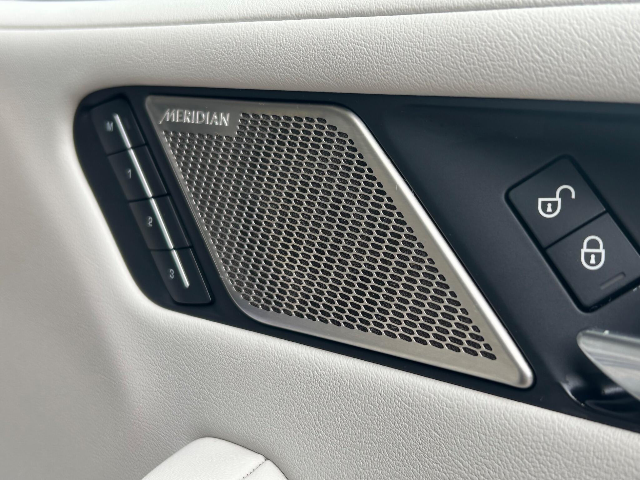 Jaguar I-Pace view 37