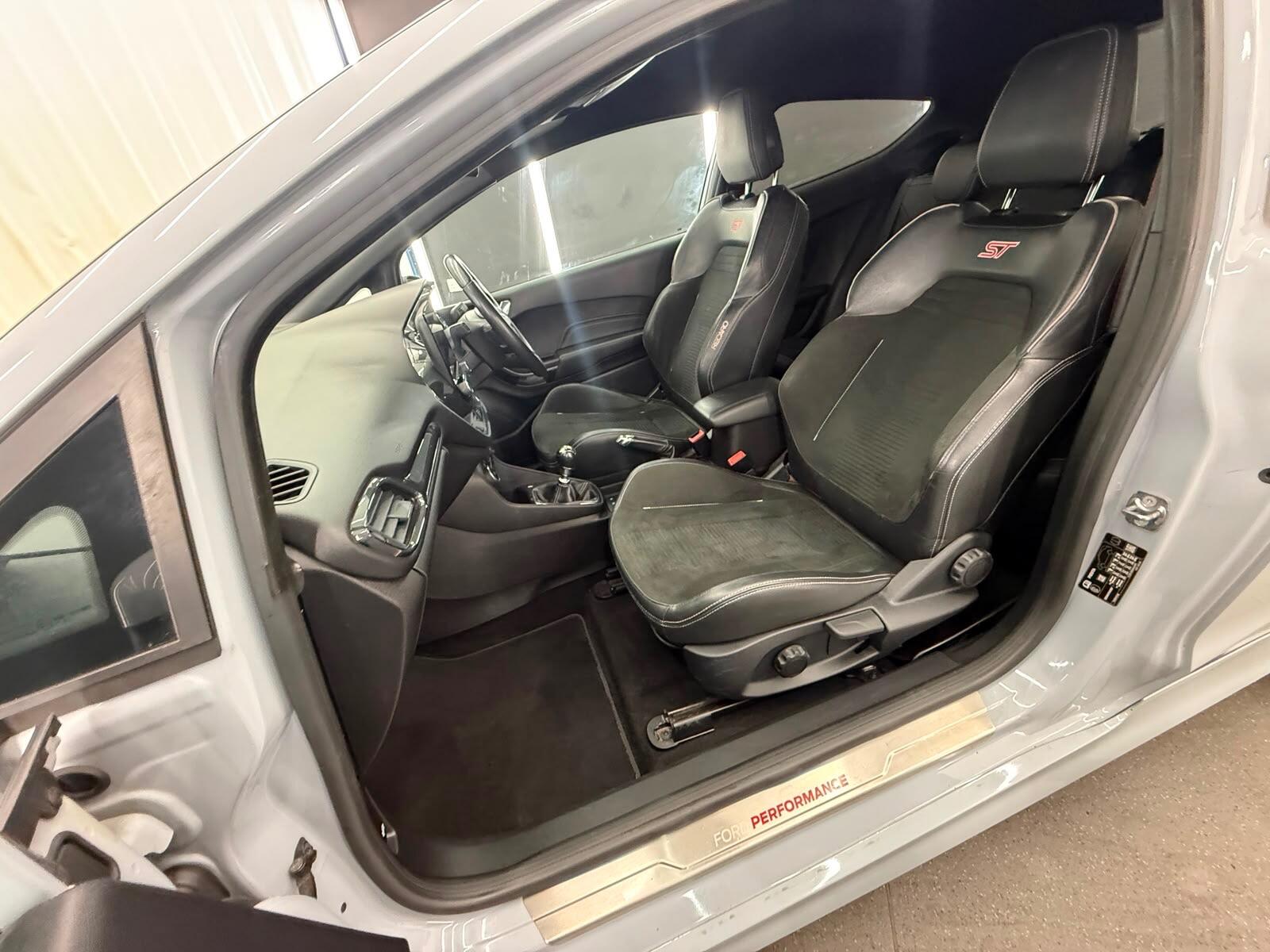 Ford Fiesta view 32
