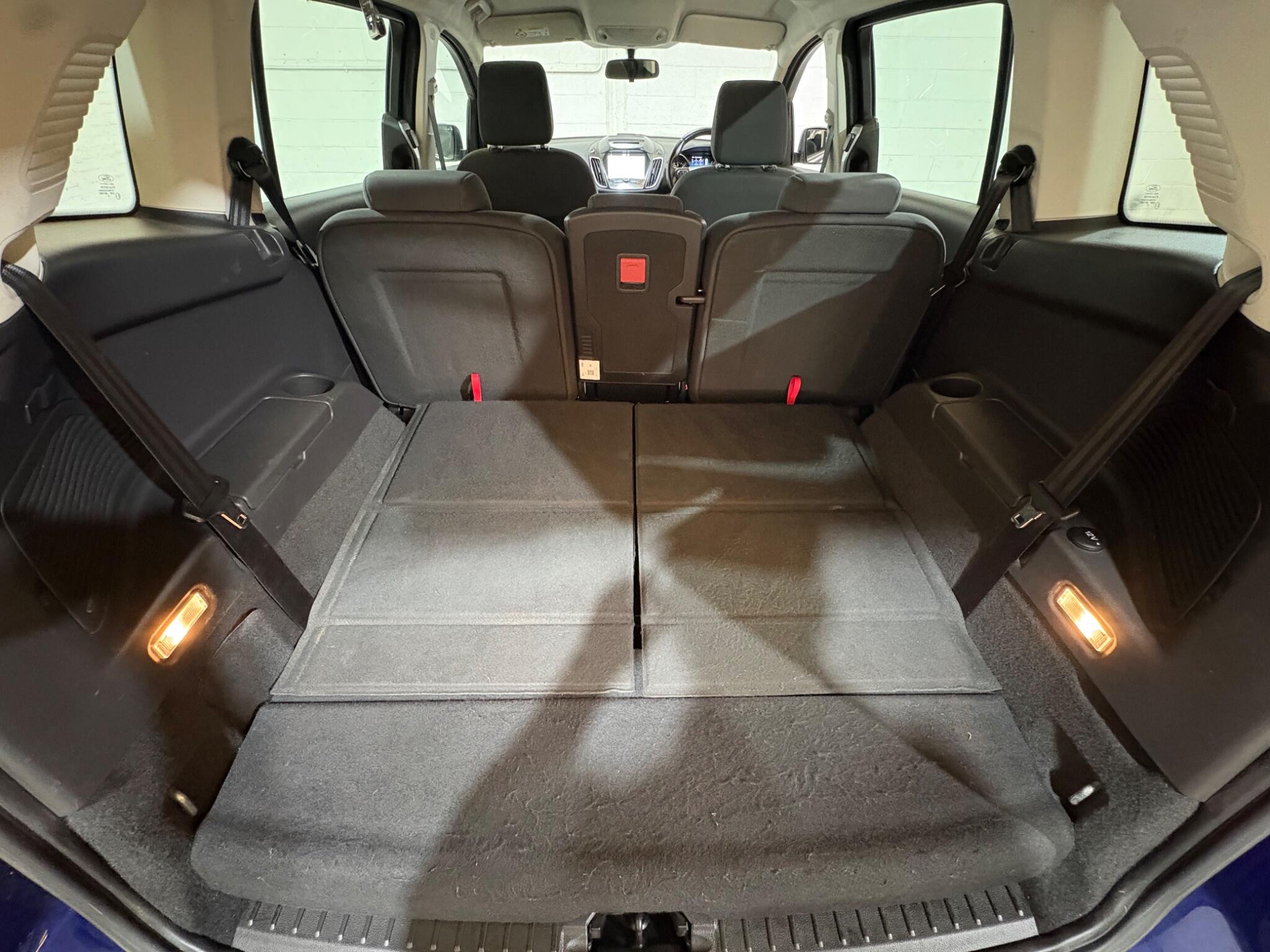 Ford Grand C-Max view 31