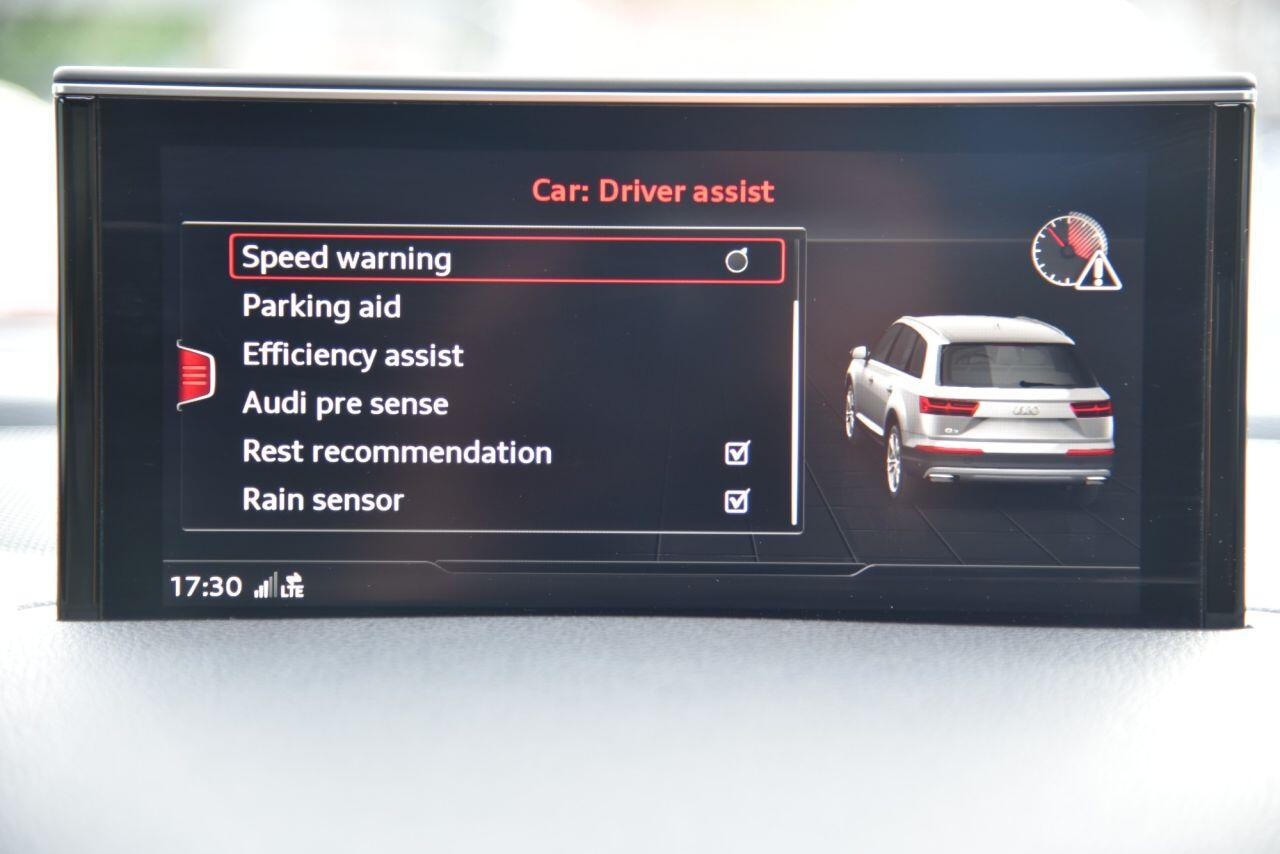 Audi Q7 view 47
