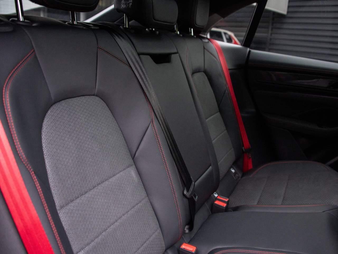 Porsche Macan view 38