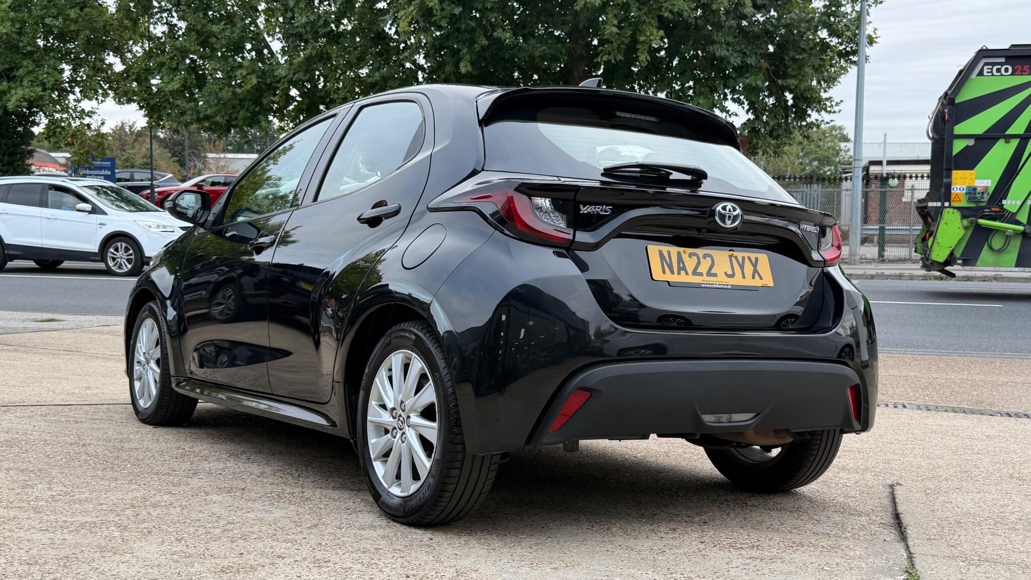 Toyota Yaris view 8