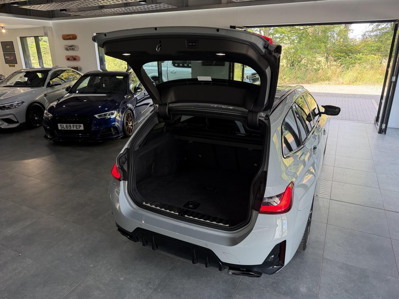 BMW 3 Series view 46
