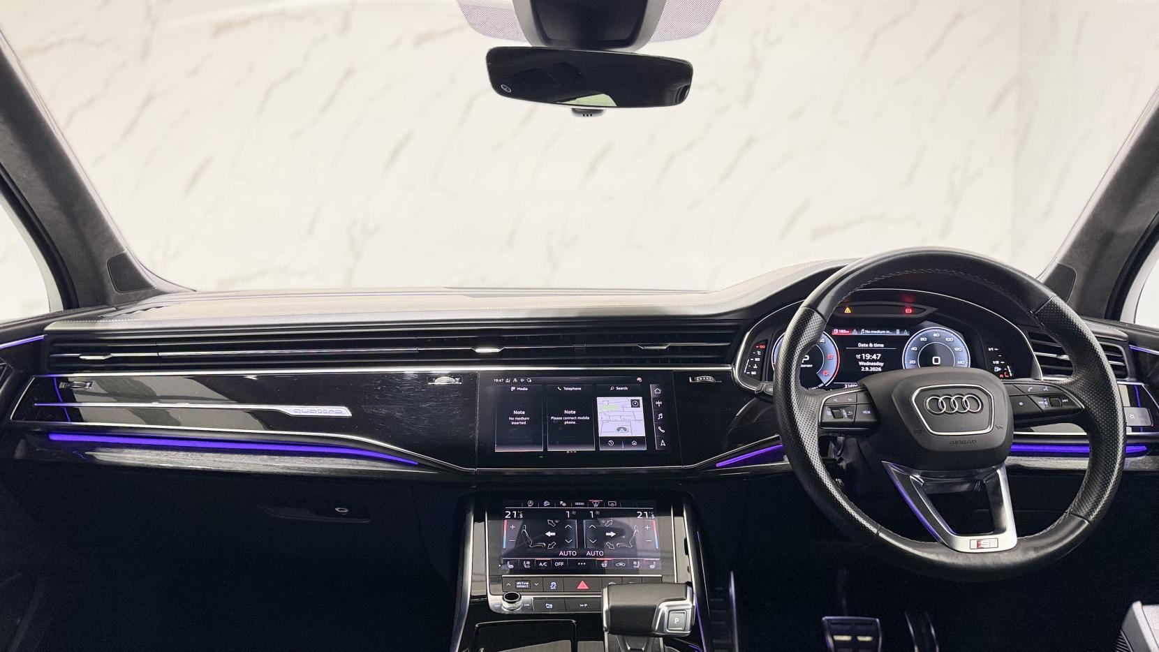 Audi Q7 view 21
