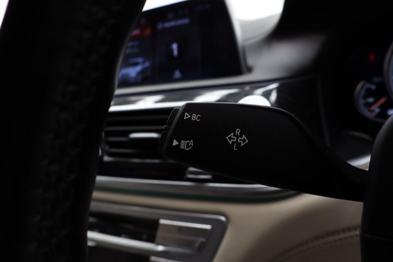 BMW 7 Series view 64