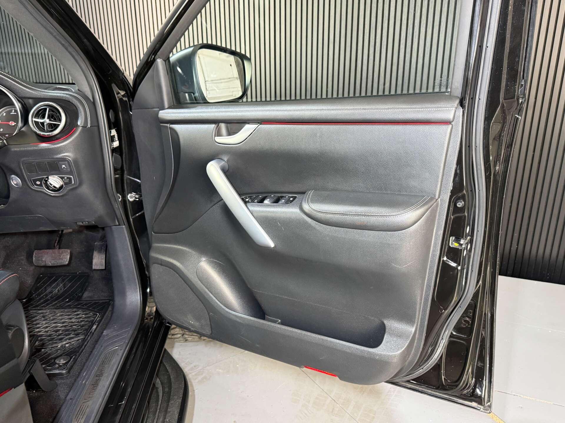 Mercedes-Benz X Class view 27
