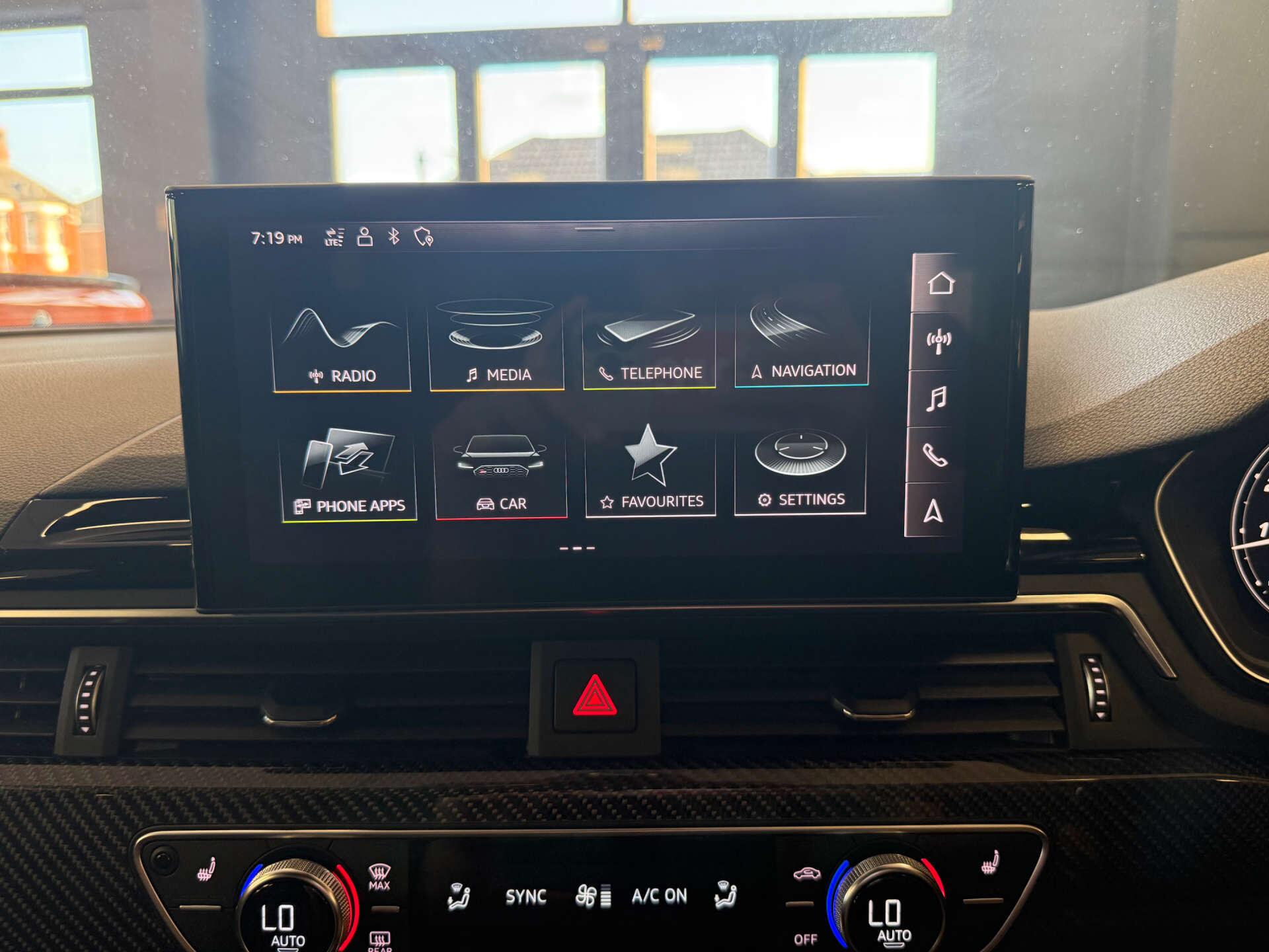 Audi RS4 view 21