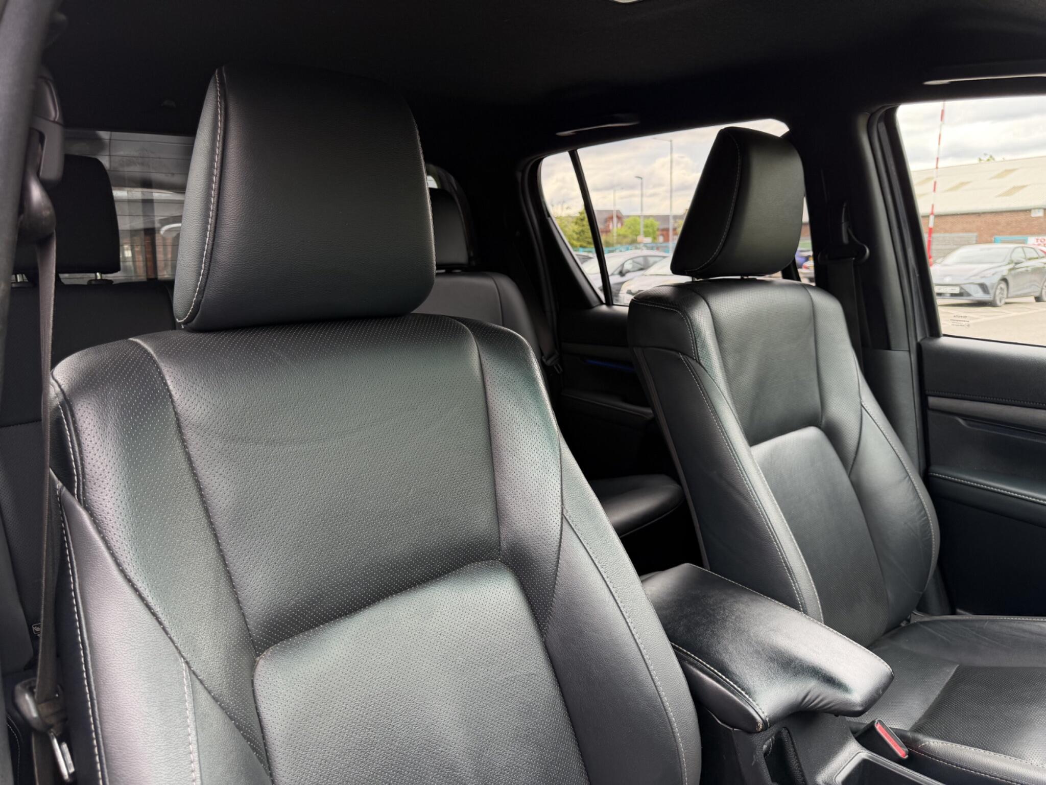Toyota Hilux view 14