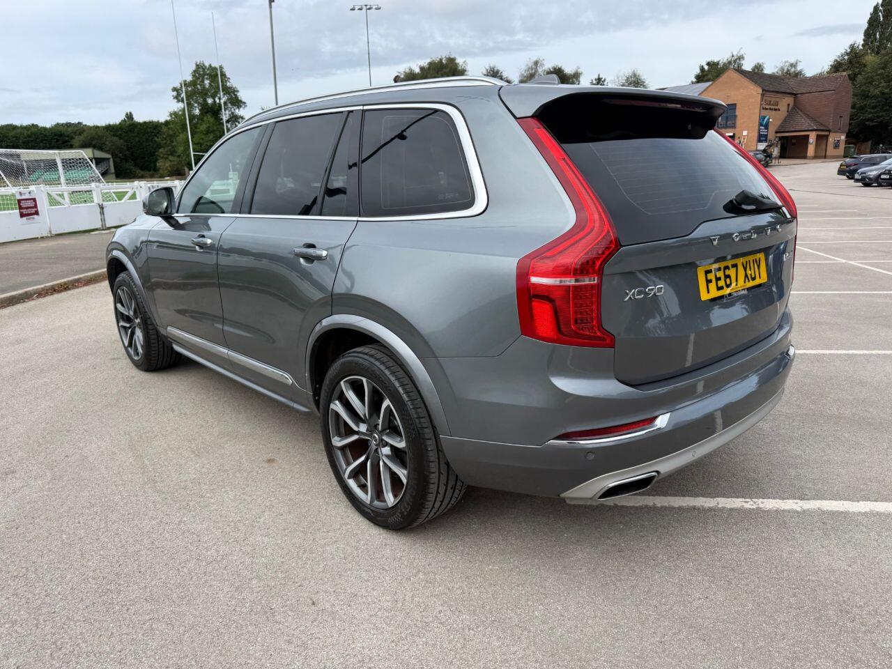 Volvo XC90 view 38