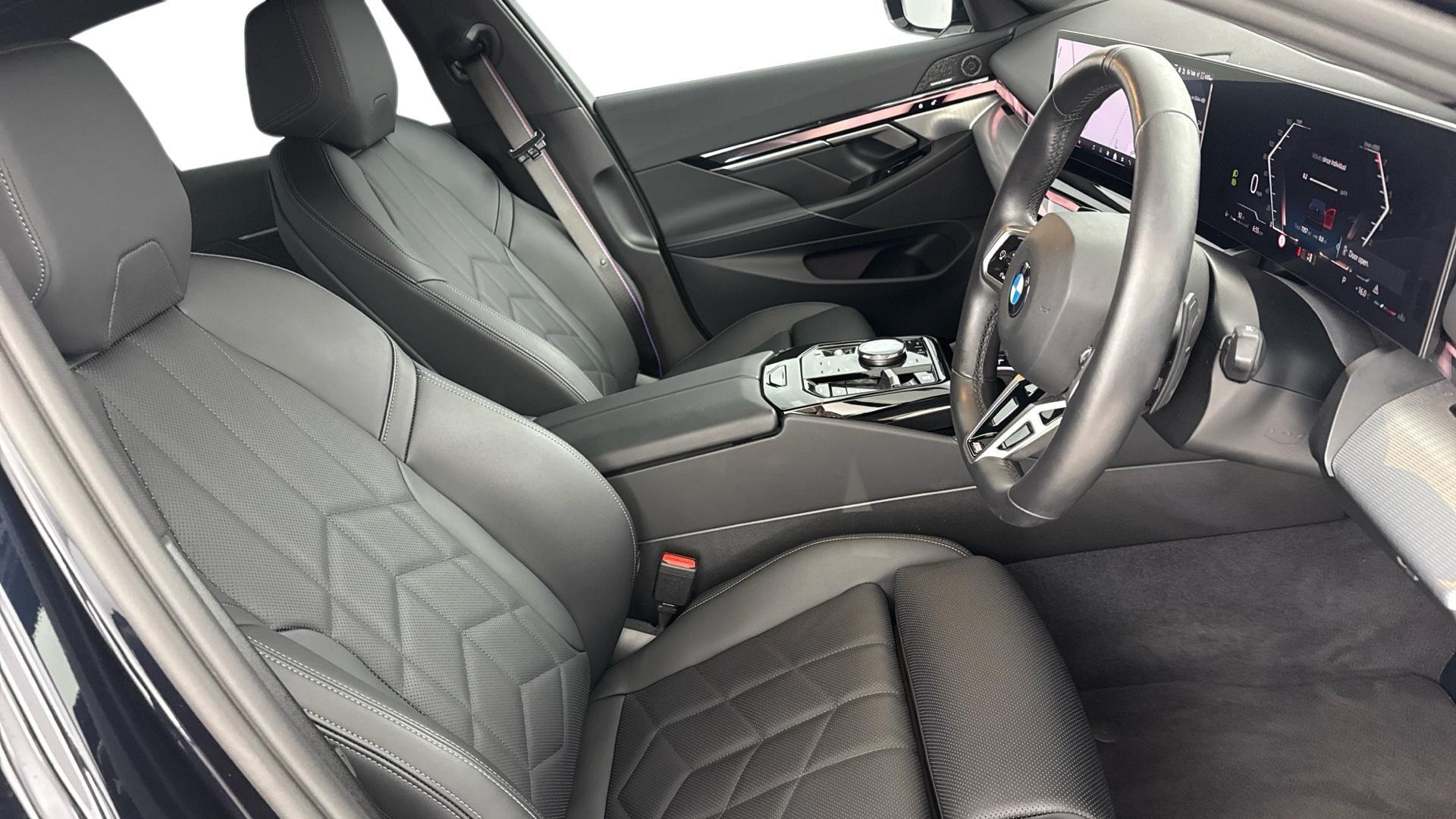 BMW 5 Series view 11