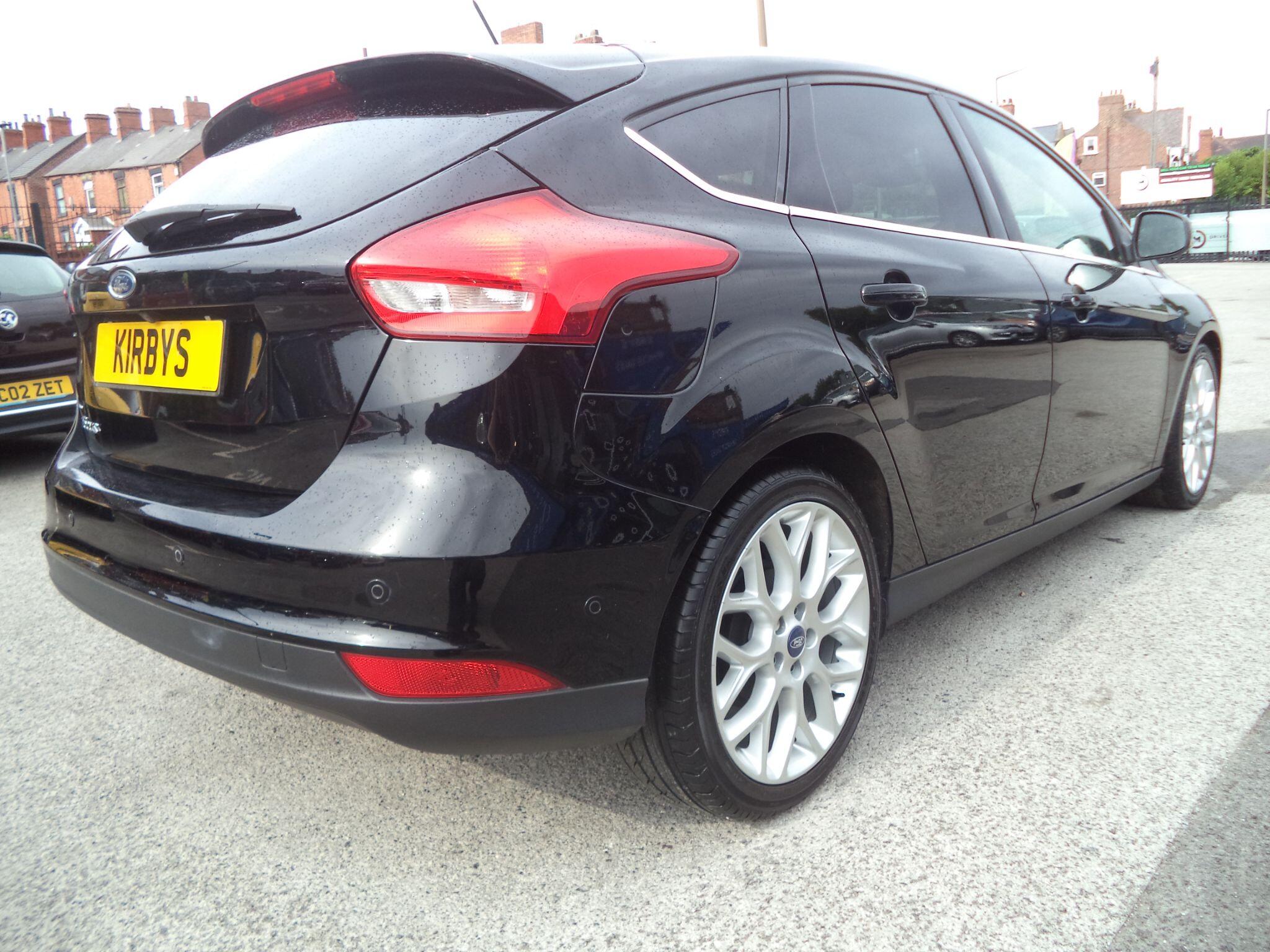 Ford Focus view 15