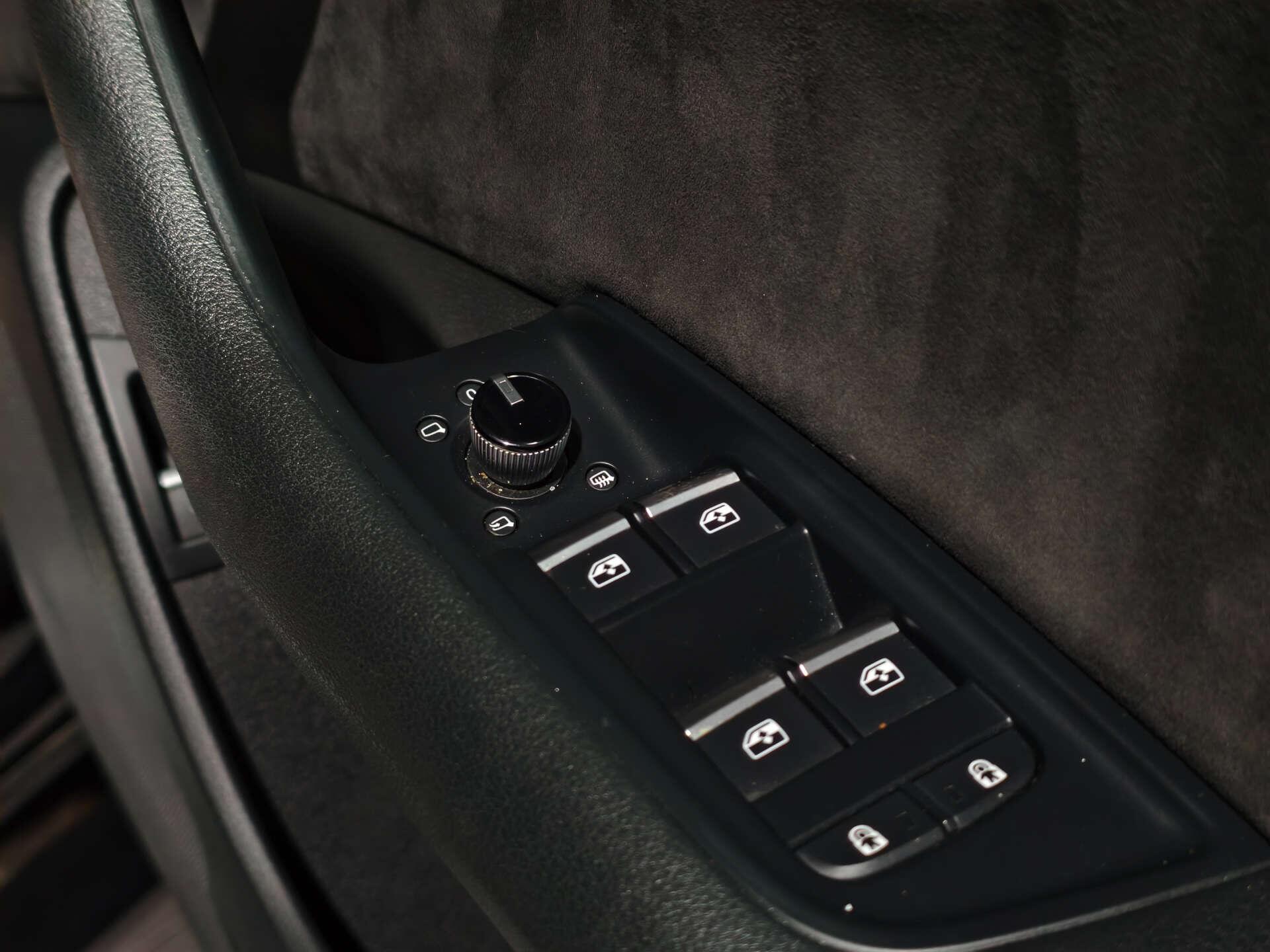 Audi Q8 view 25