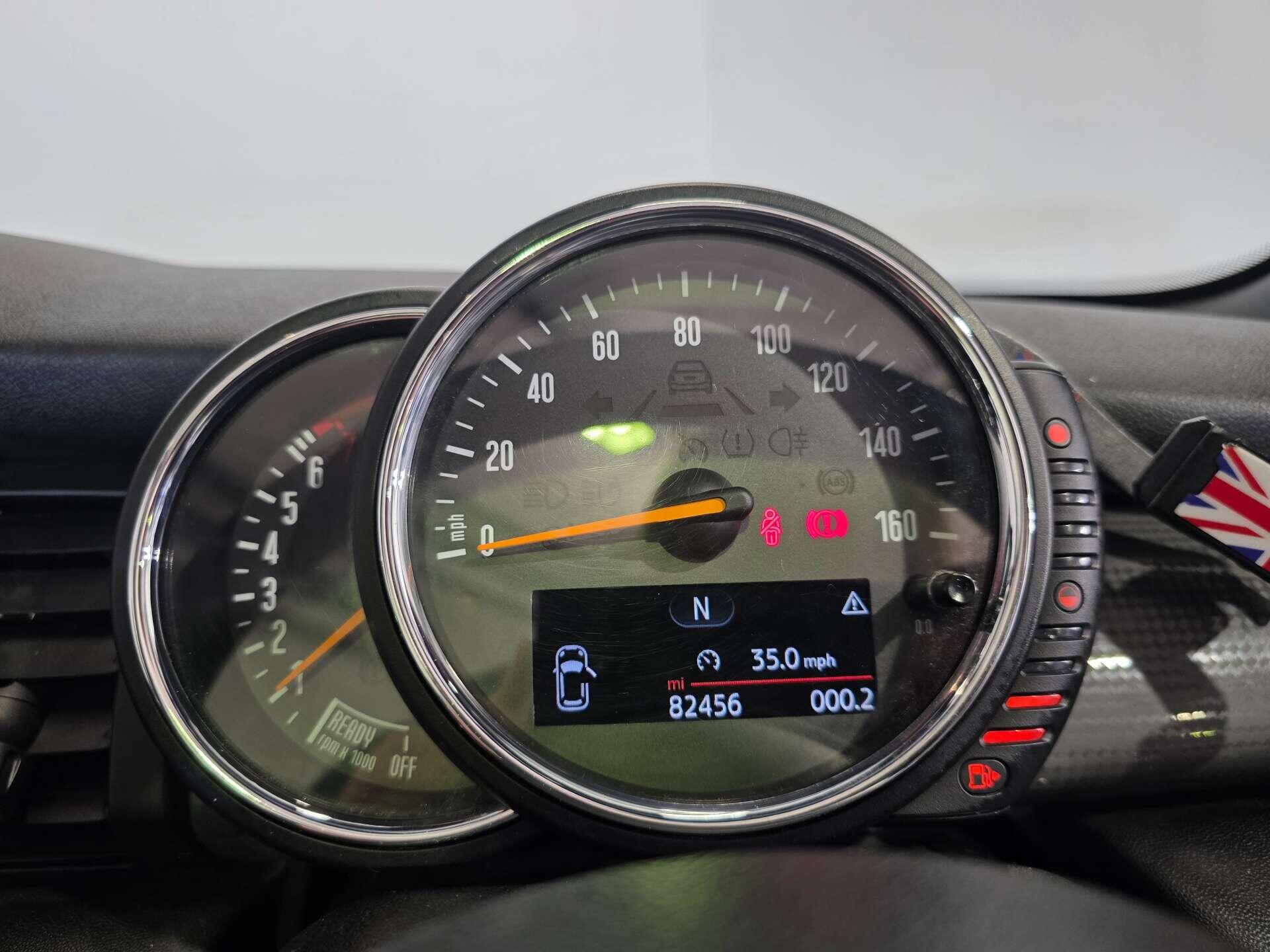Mini Convertible view 19
