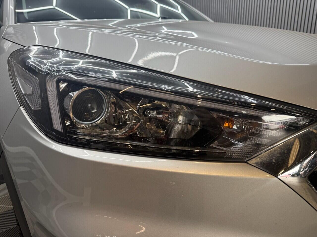 Hyundai Tucson view 3